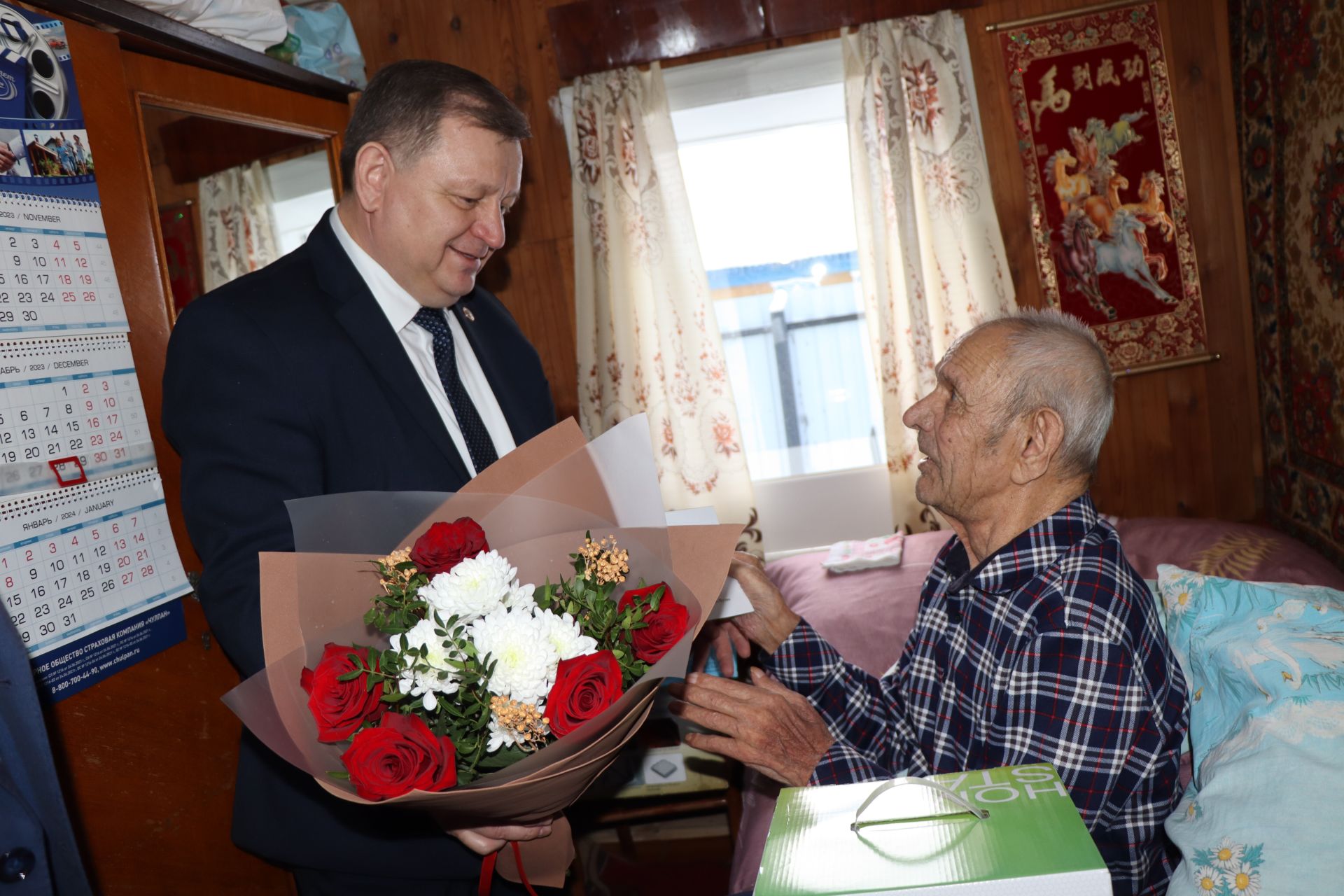 Глава Нурлатского района поздравил труженика тыла с 95-летним юбилеем