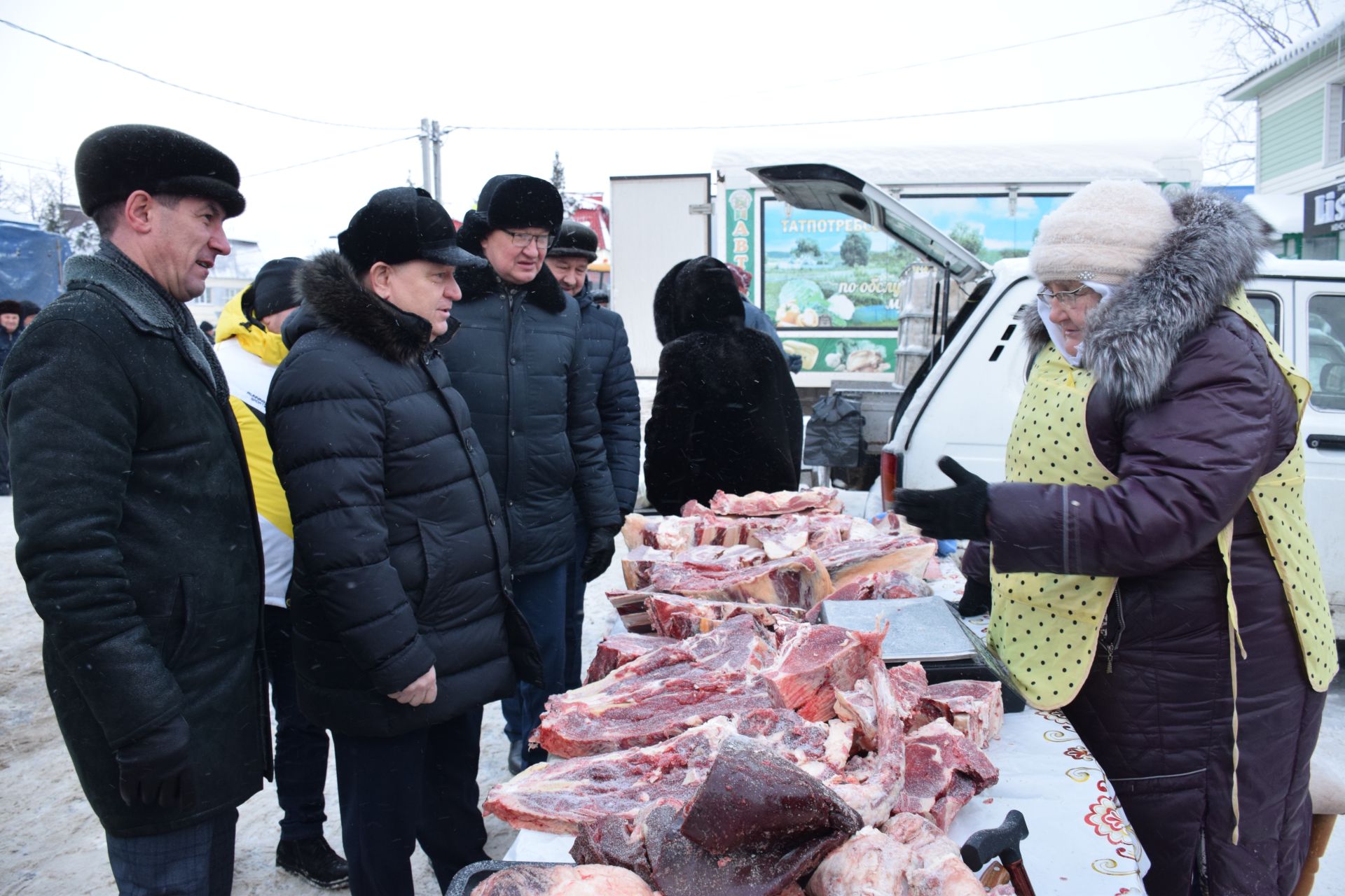 В Нурлате прошла предновогодняя сельскохозяйственная ярмарка