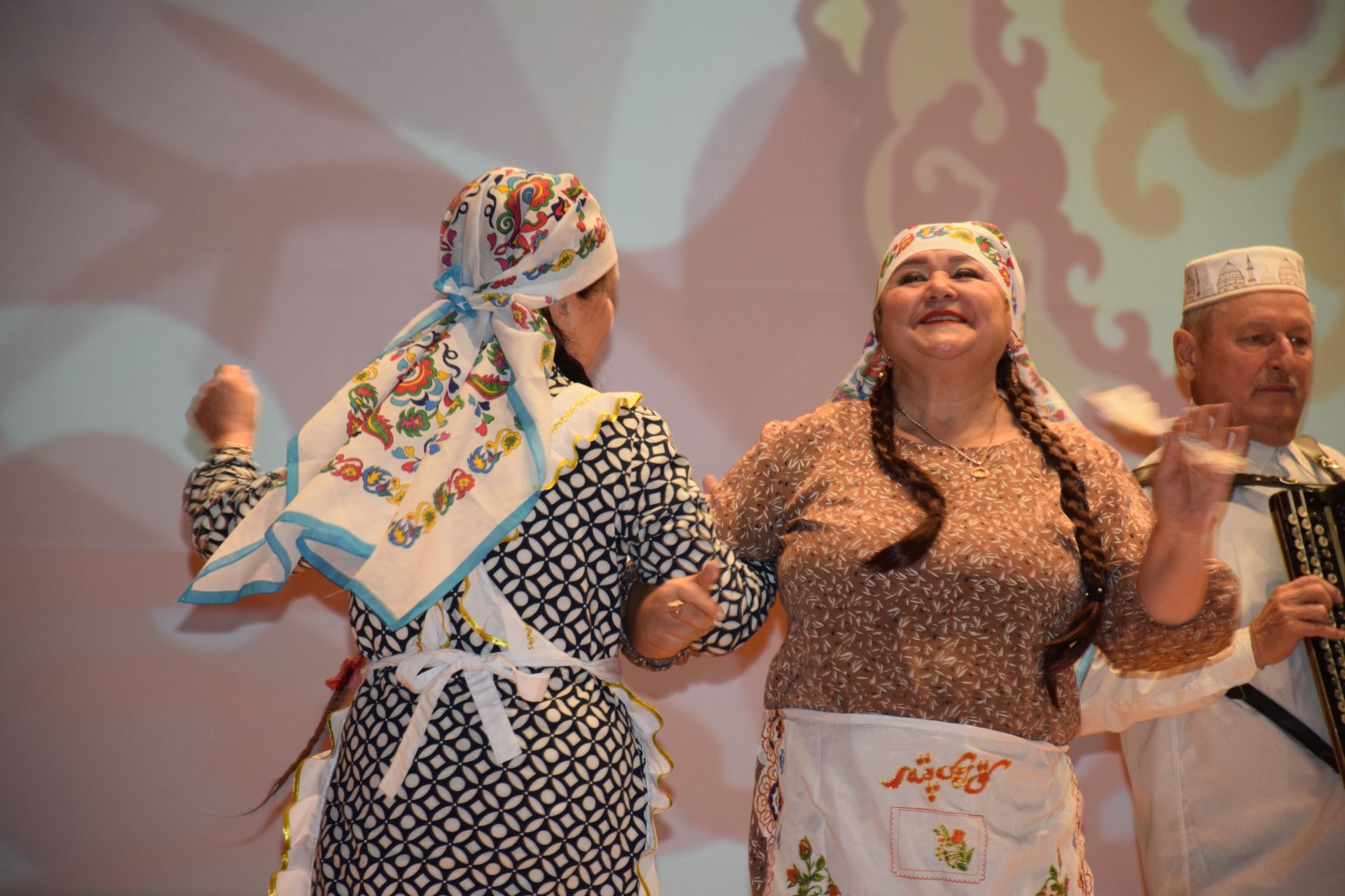 В Нурлате торжественное закрытие Года национальных культур и традиций прошло в обновленном зале Дворца культуры