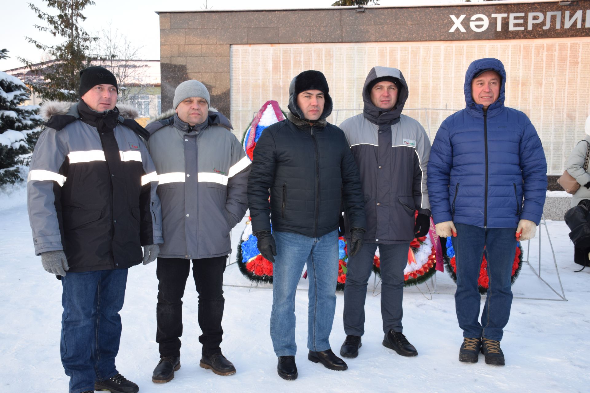 Накануне Дня Героев Отечества нурлатцы пришли к мемориальному комплексу «Вечный огонь»