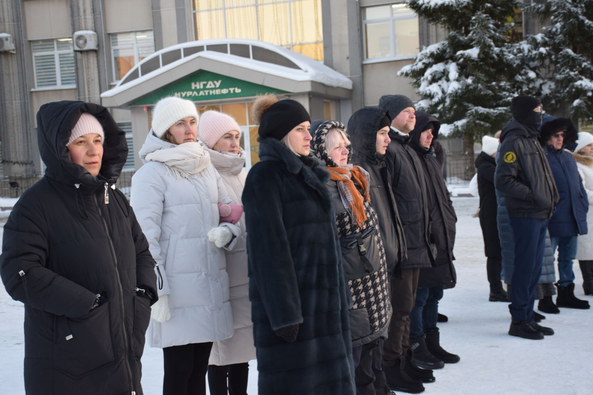 Накануне Дня Героев Отечества нурлатцы пришли к мемориальному комплексу «Вечный огонь»