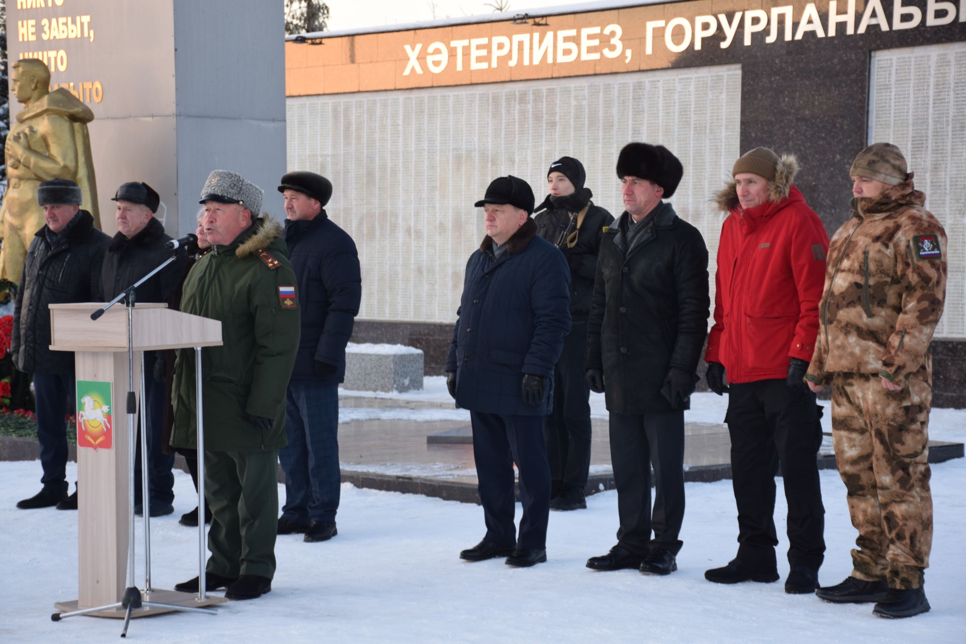 Накануне Дня Героев Отечества нурлатцы пришли к мемориальному комплексу «Вечный огонь»