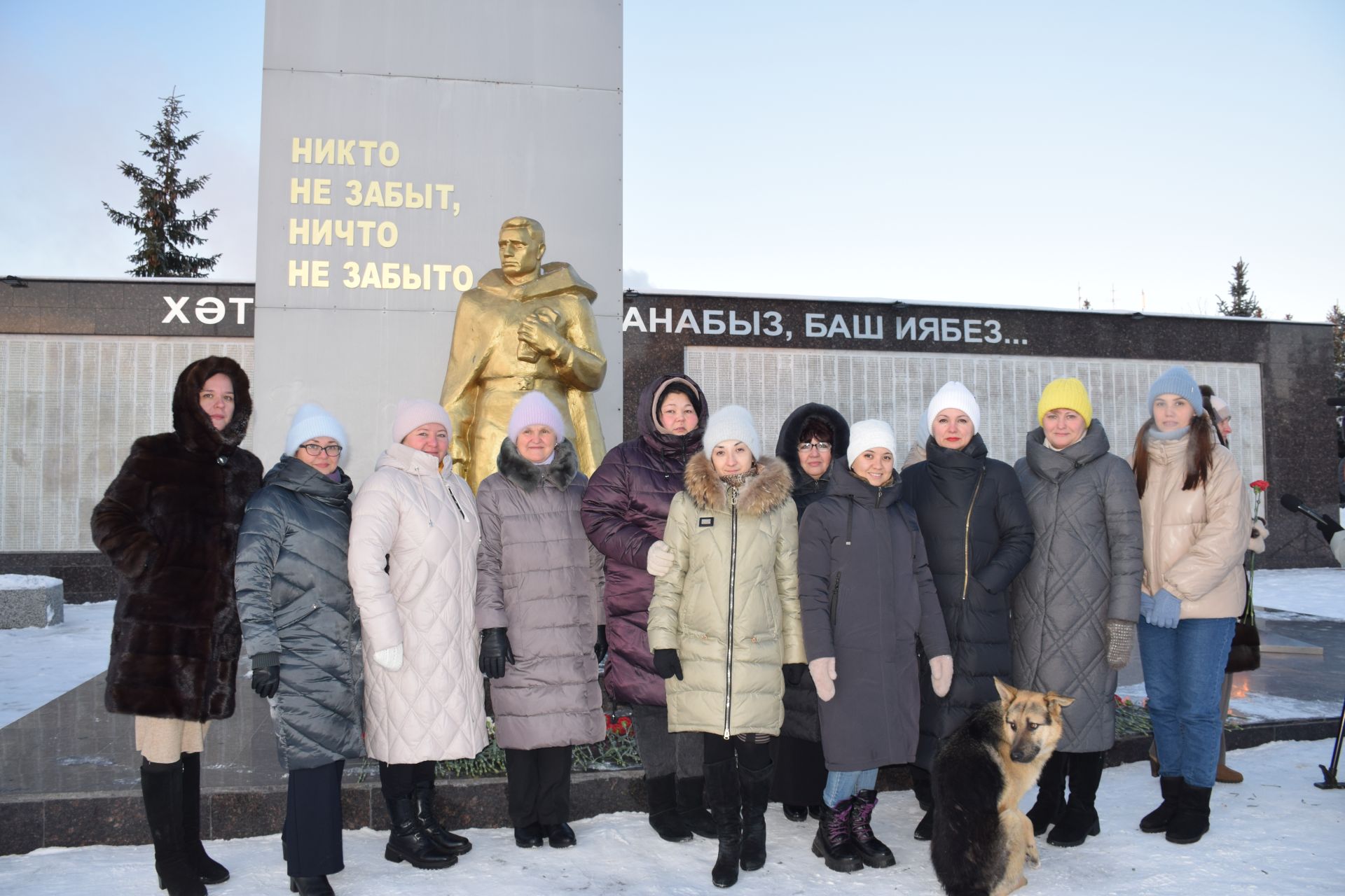 Накануне Дня Героев Отечества нурлатцы пришли к мемориальному комплексу «Вечный огонь»