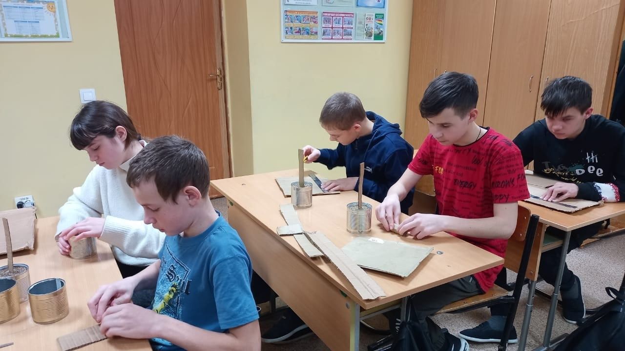 В Нурлатской школе-интернате начали изготавливать окопные свечи