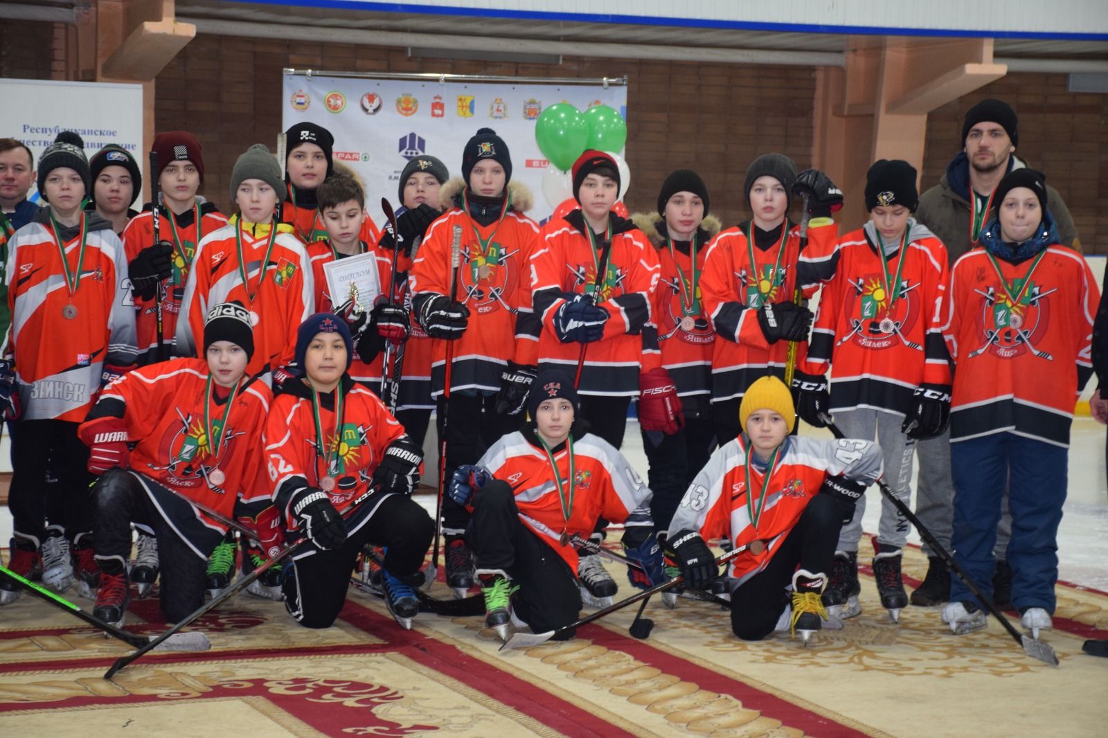 Нурлатская команда «Ледок» стала серебряным призером в финале республиканского этапа «Золотой шайбы»