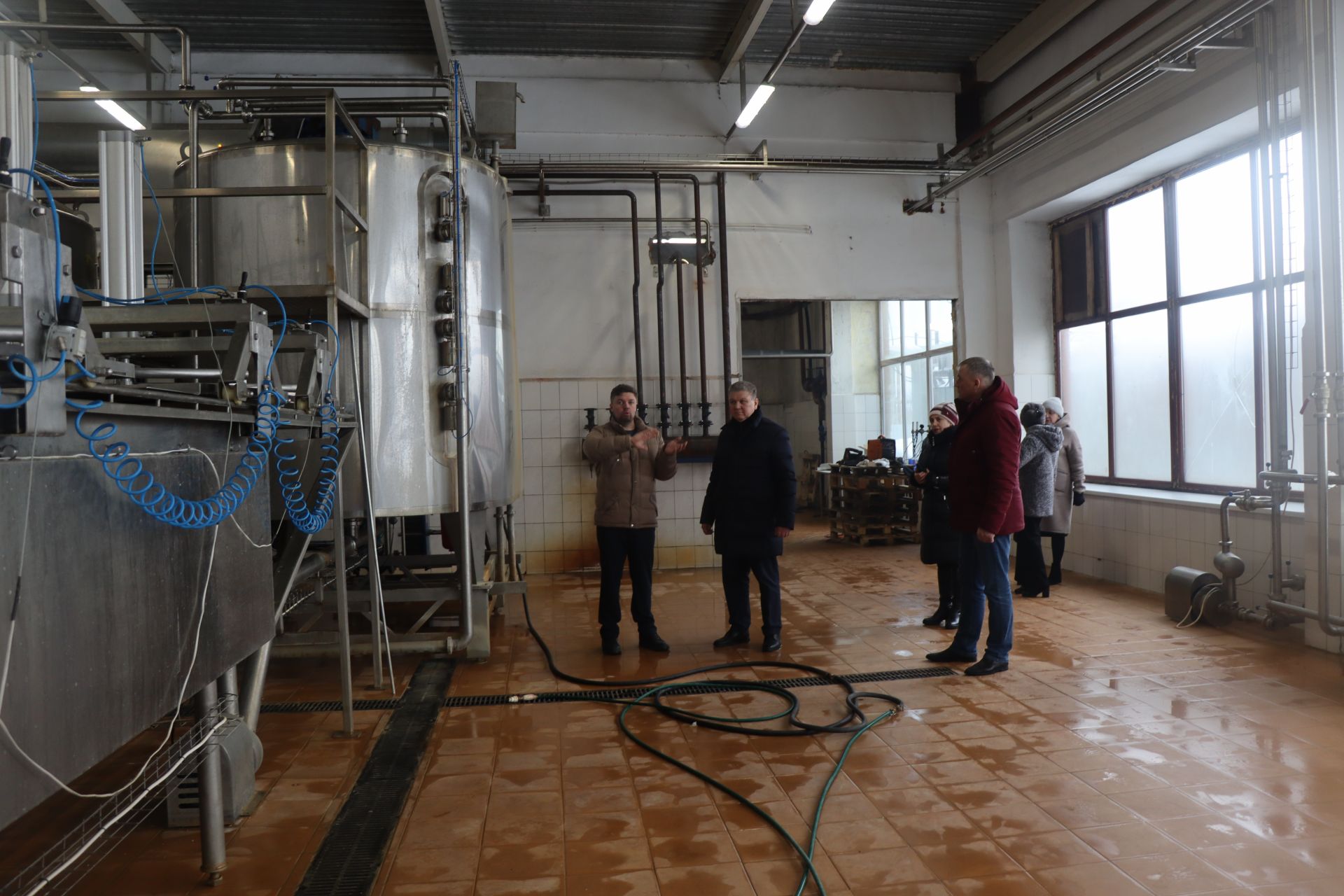 Алмаз Ахметшин посетил молокоперерабатывающий завод в Тюрнясеве