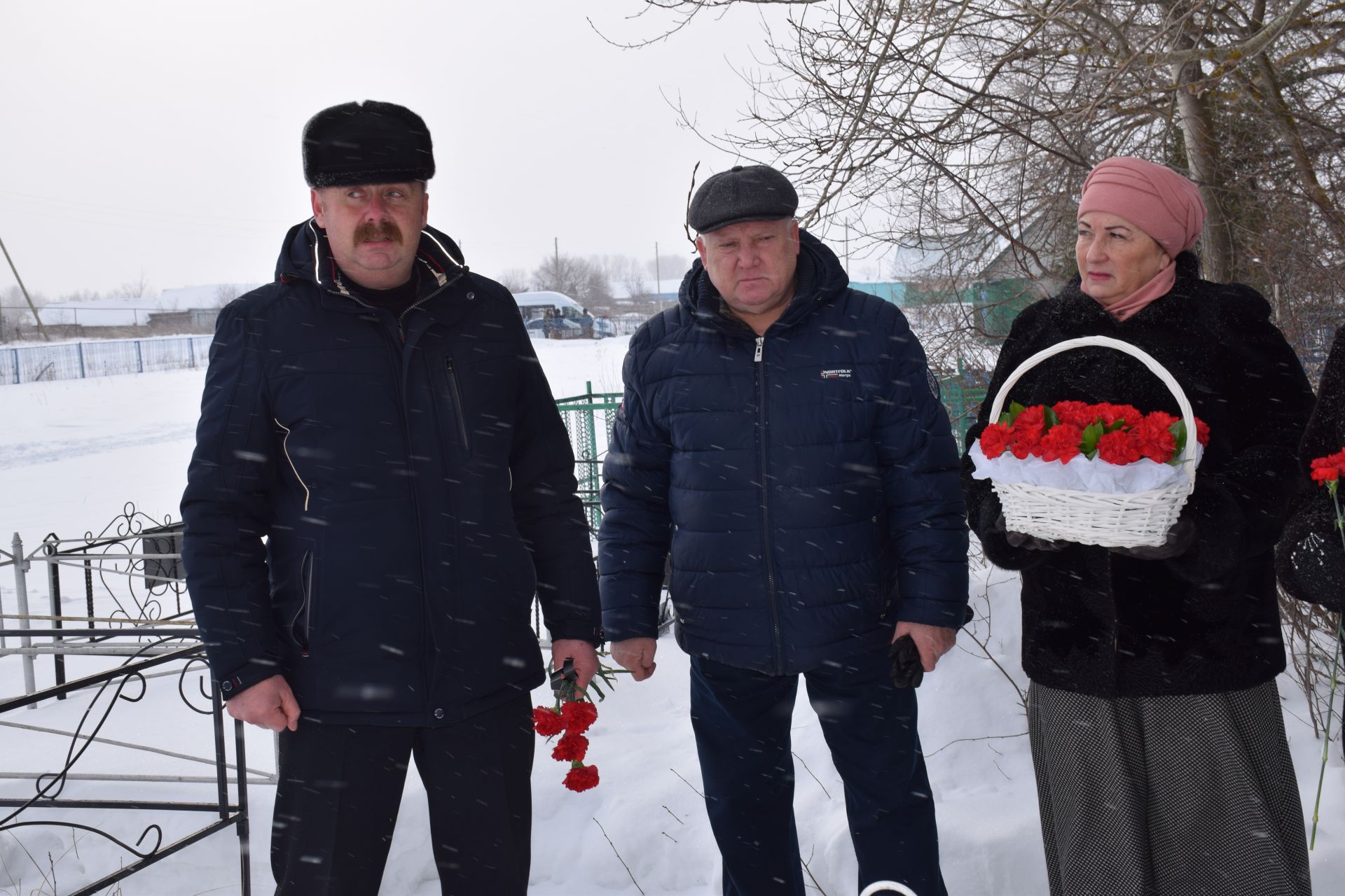 Нурлатская делегация посетила могилу земляка Гакиля Сагирова в день его 85-летия