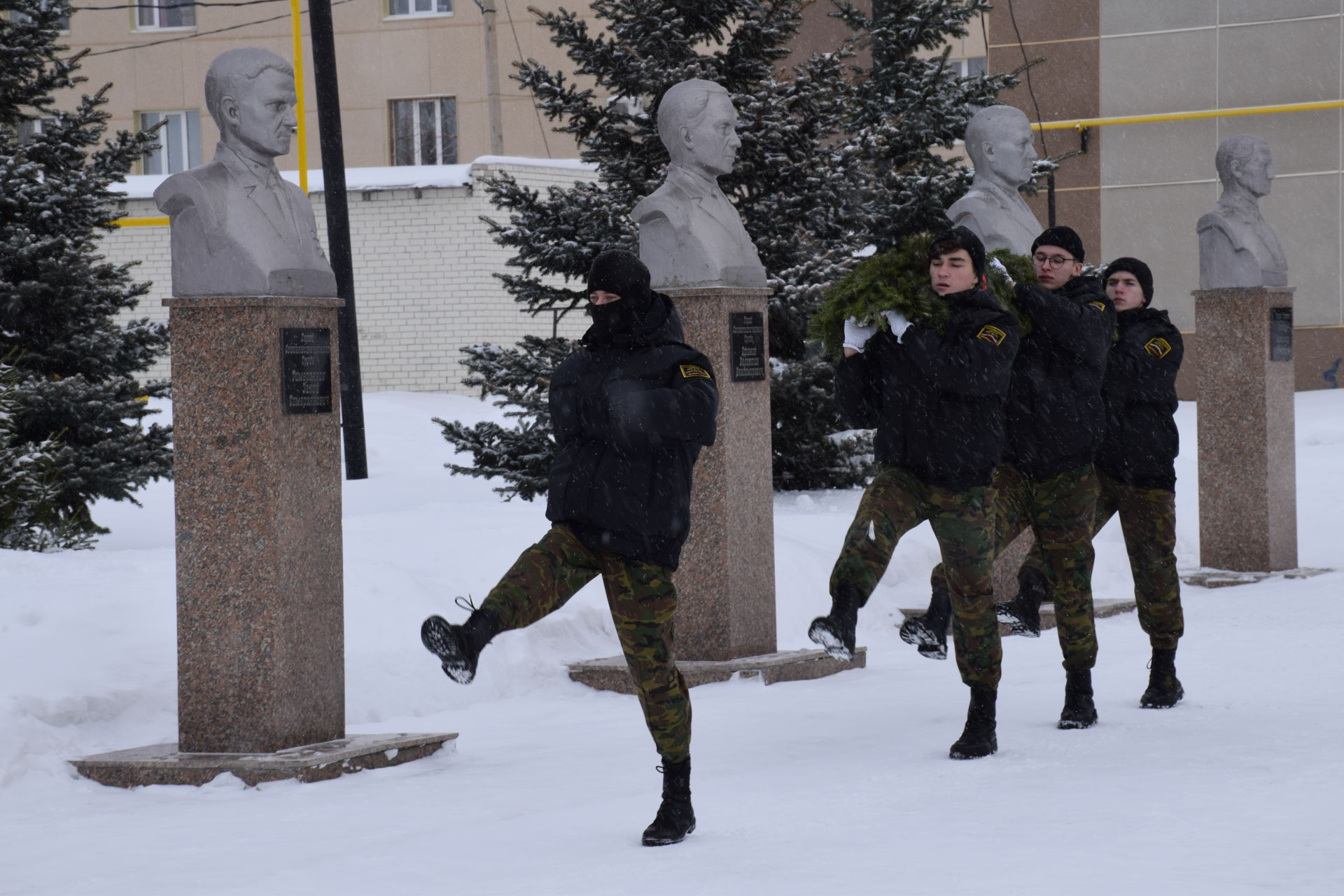 В Нурлате прошел торжественный митинг в честь Дня защитника Отечества