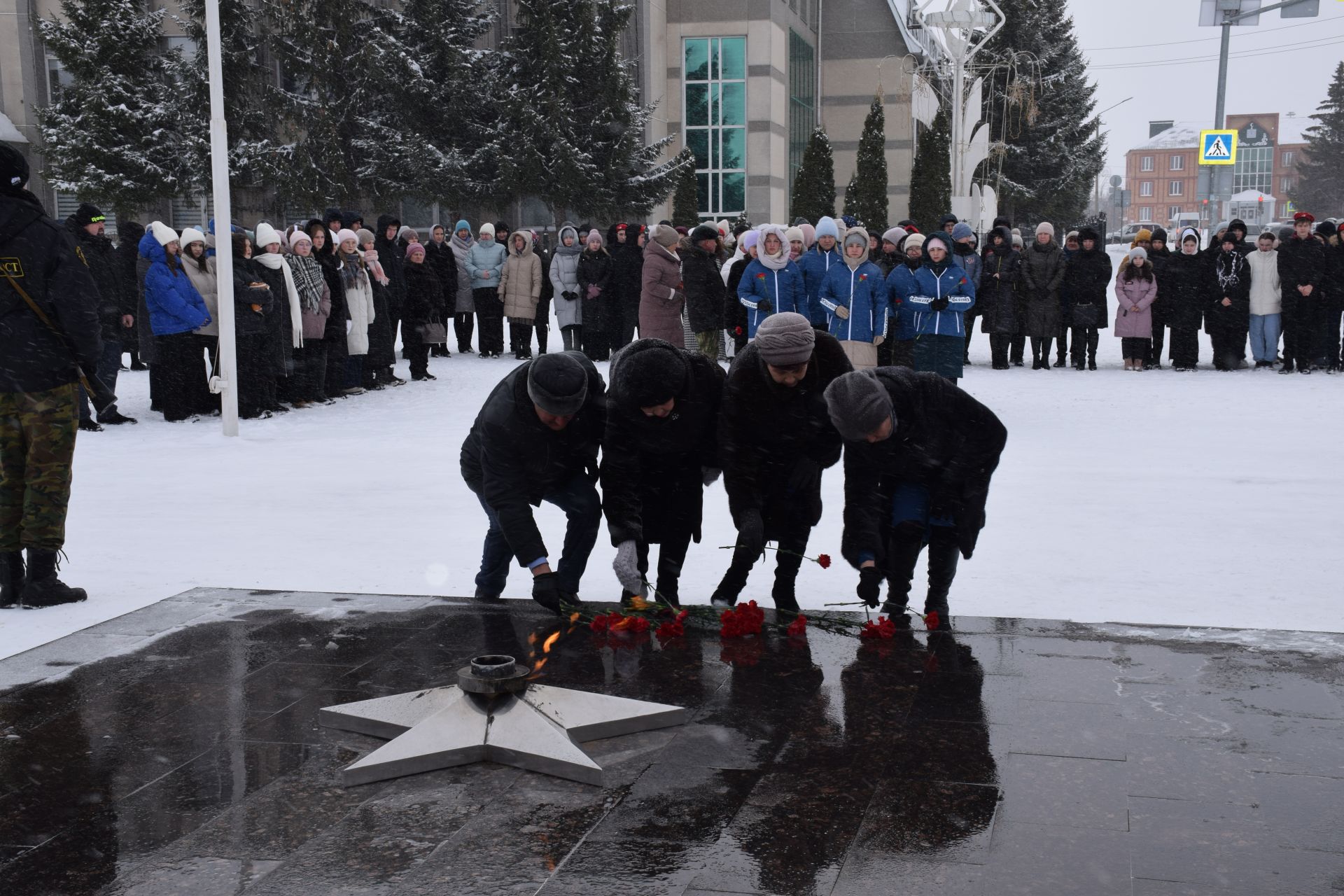 В Нурлате прошел торжественный митинг в честь Дня защитника Отечества