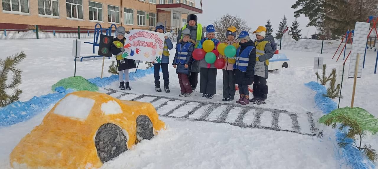 В Нурлатском районе построили снежные фигуры для изучения правил дорожного движения