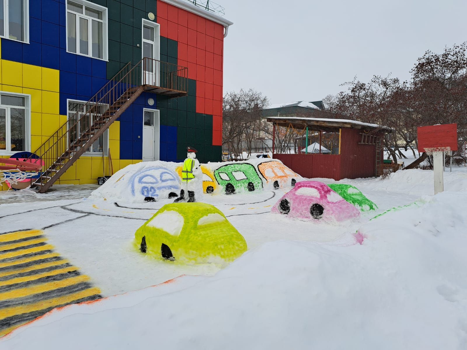 Нурлатский детский сад «Пчёлка» участвует в районном конкурсе снежных скульптур