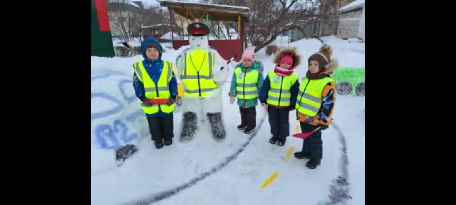 Нурлатский детский сад «Пчёлка» участвует в районном конкурсе снежных скульптур