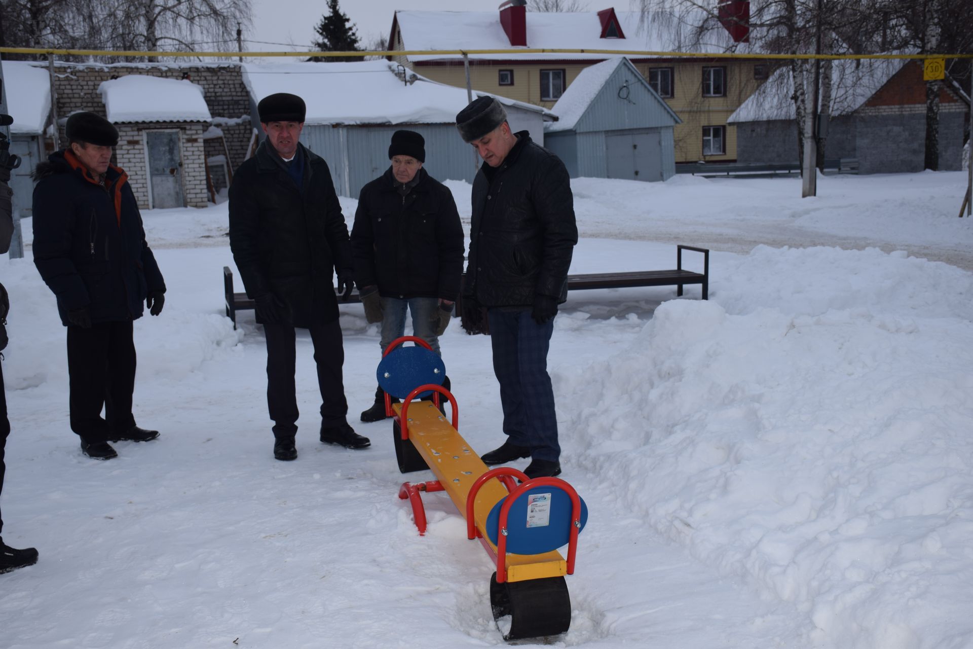 В Нурлате детские площадки доступны и зимой