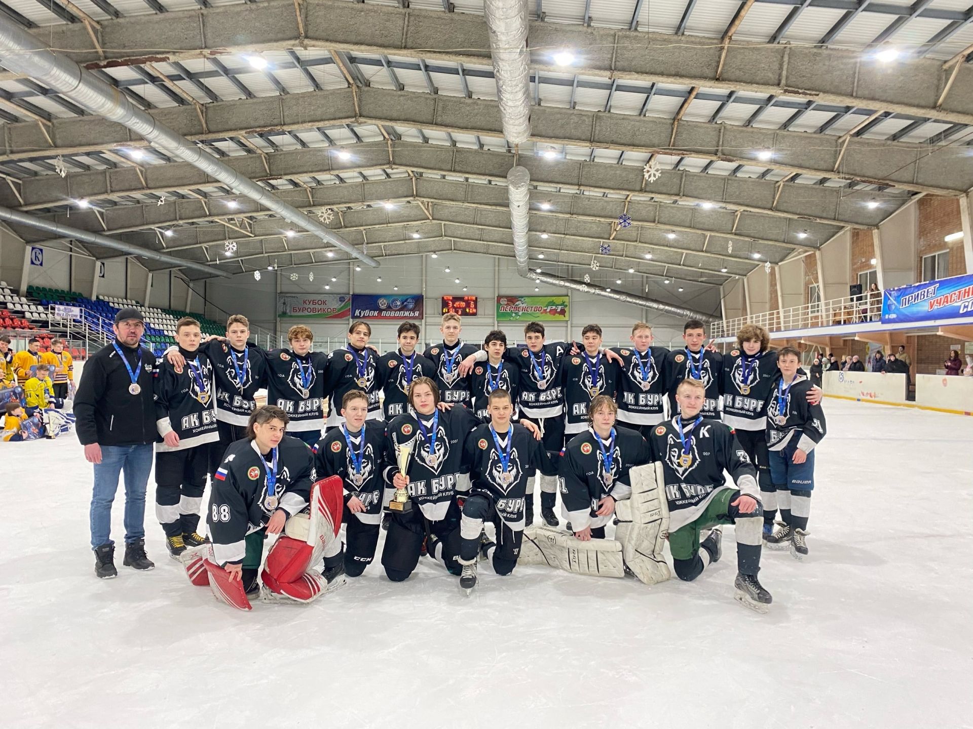Нурлатская хоккейная команда «Ледок» завоевала «бронзу»