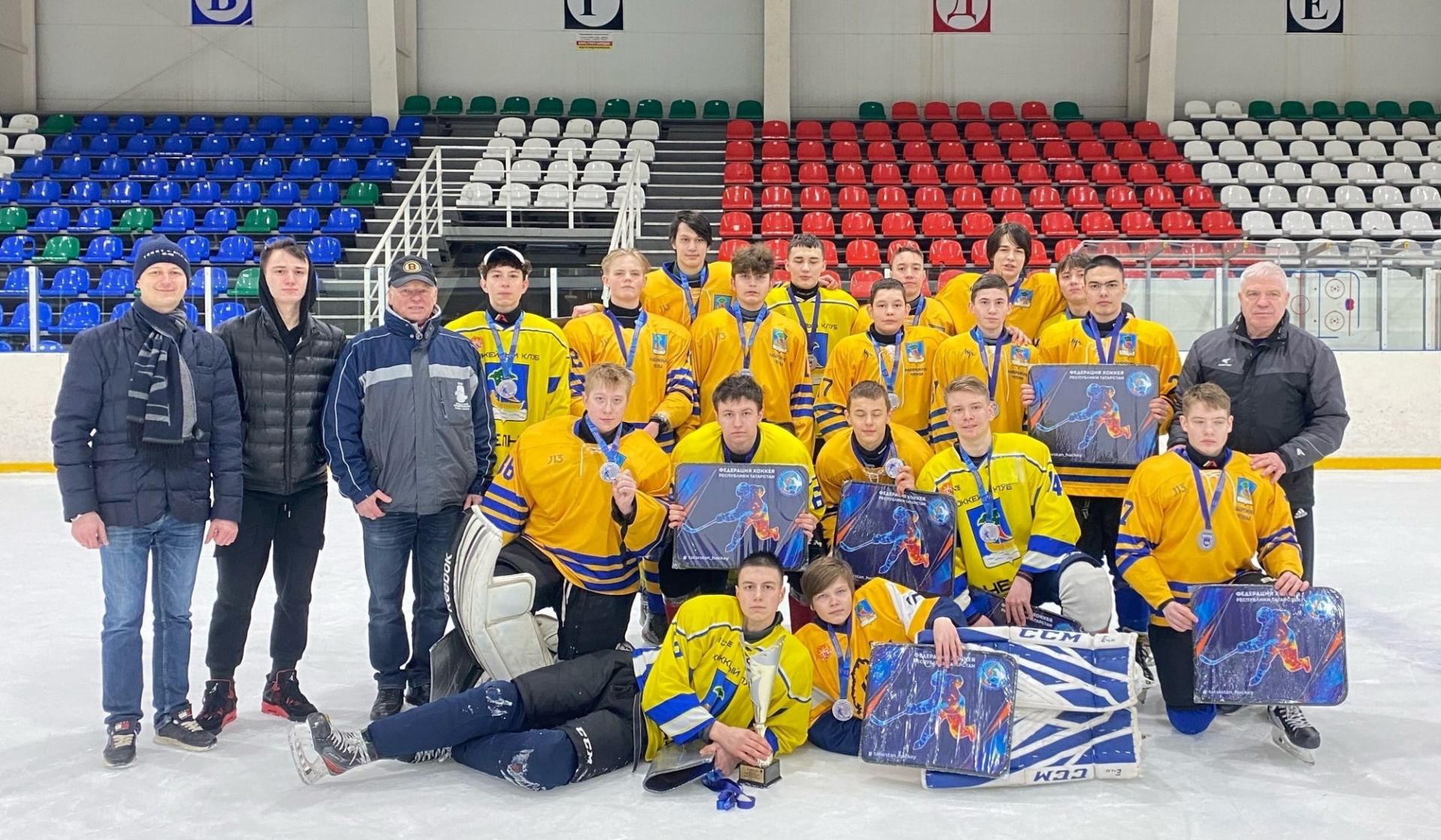Нурлатская хоккейная команда «Ледок» завоевала «бронзу»