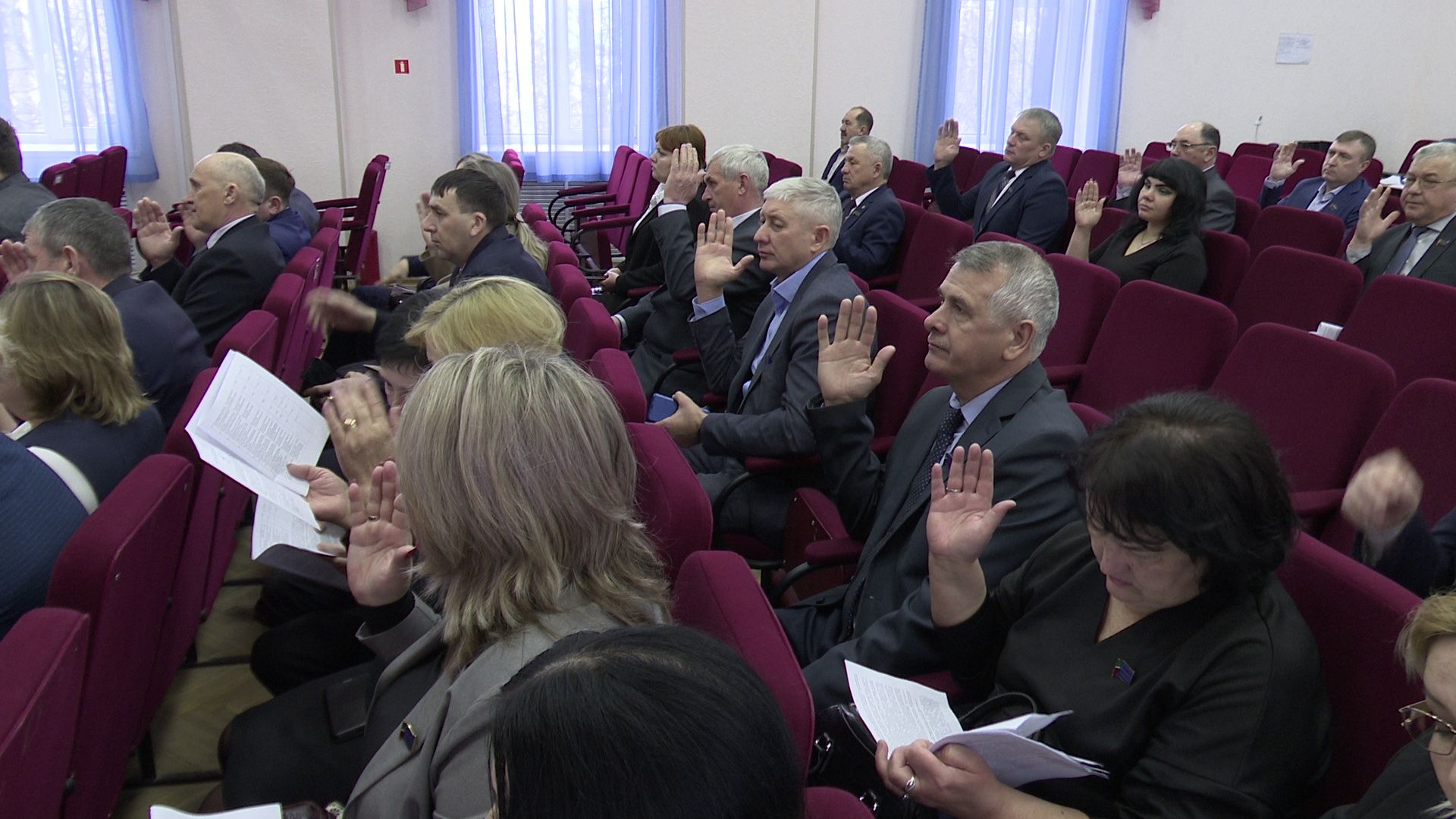 На очередной сессии Совета Нурлатского муниципального района депутаты рассмотрели ряд важных вопросов