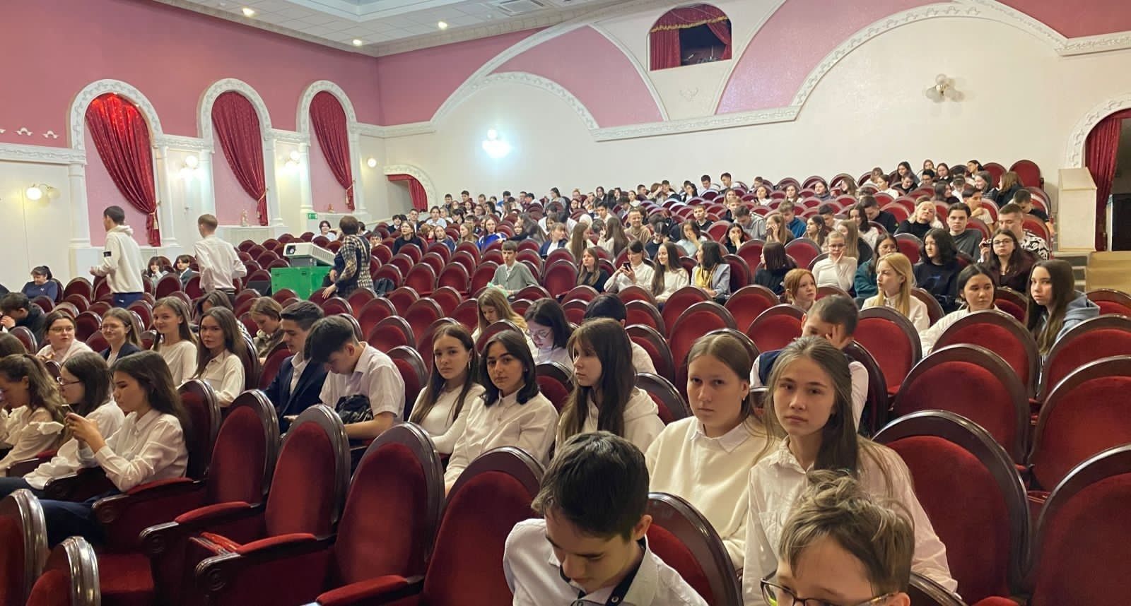 Нурлатские старшеклассники побывали на спектакле