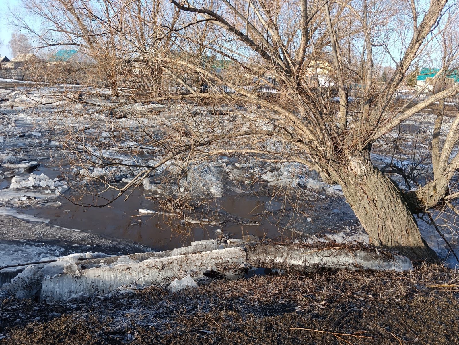 На реке Аксумлинка в Нурлатском районе начался ледоход