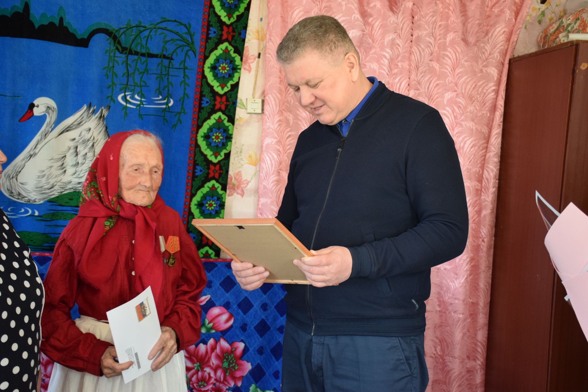 В день своего 95-летия Елизавета Павловна Сенькина из Абрыскина для своих гостей спела песни на чувашском языке