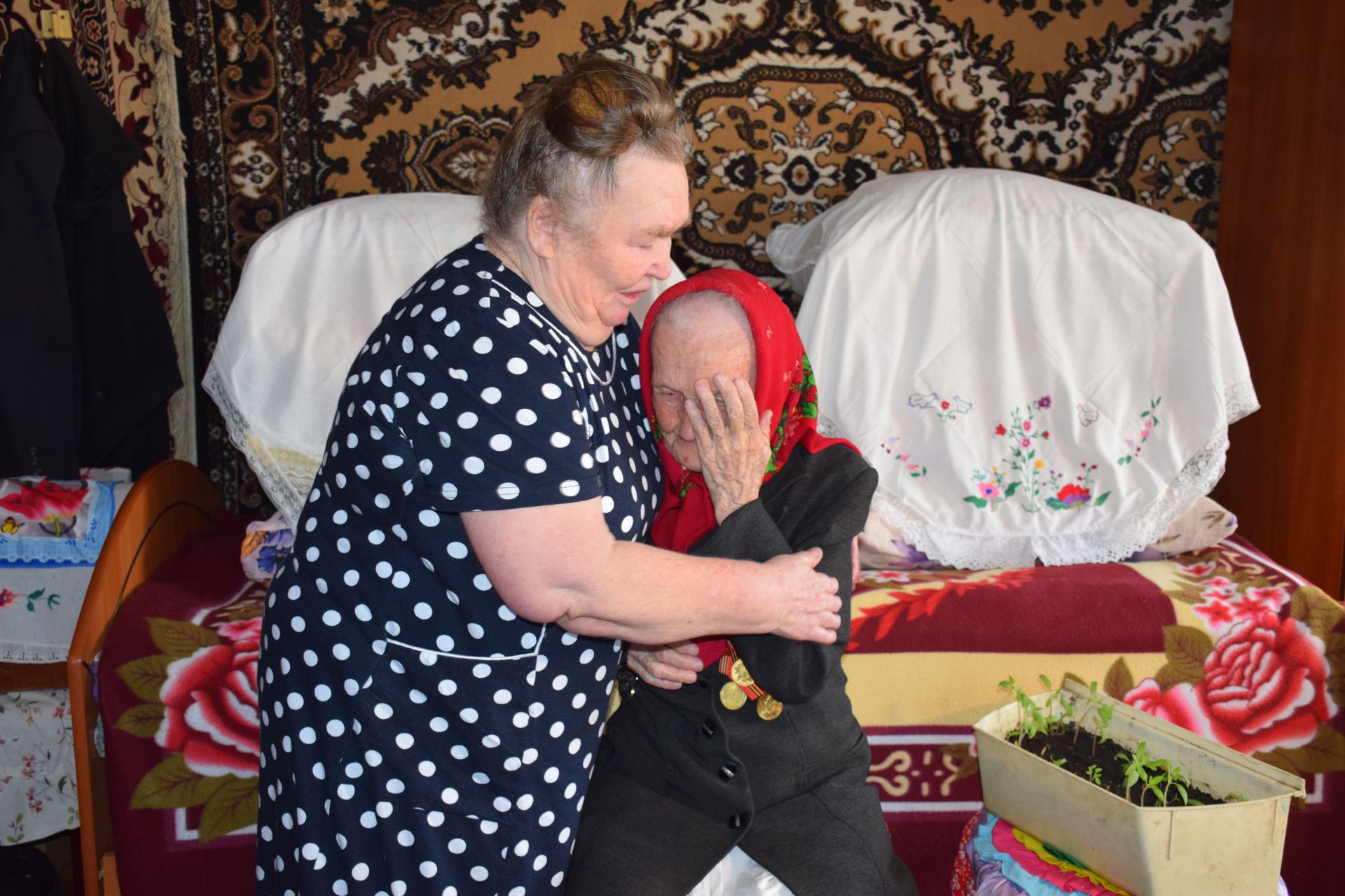 В день своего 95-летия Елизавета Павловна Сенькина из Абрыскина для своих гостей спела песни на чувашском языке