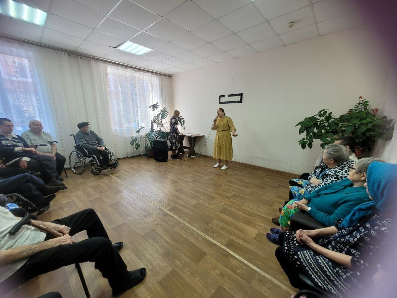 Школьники посетили с концертом пожилых людей Нурлатского дома-интерната