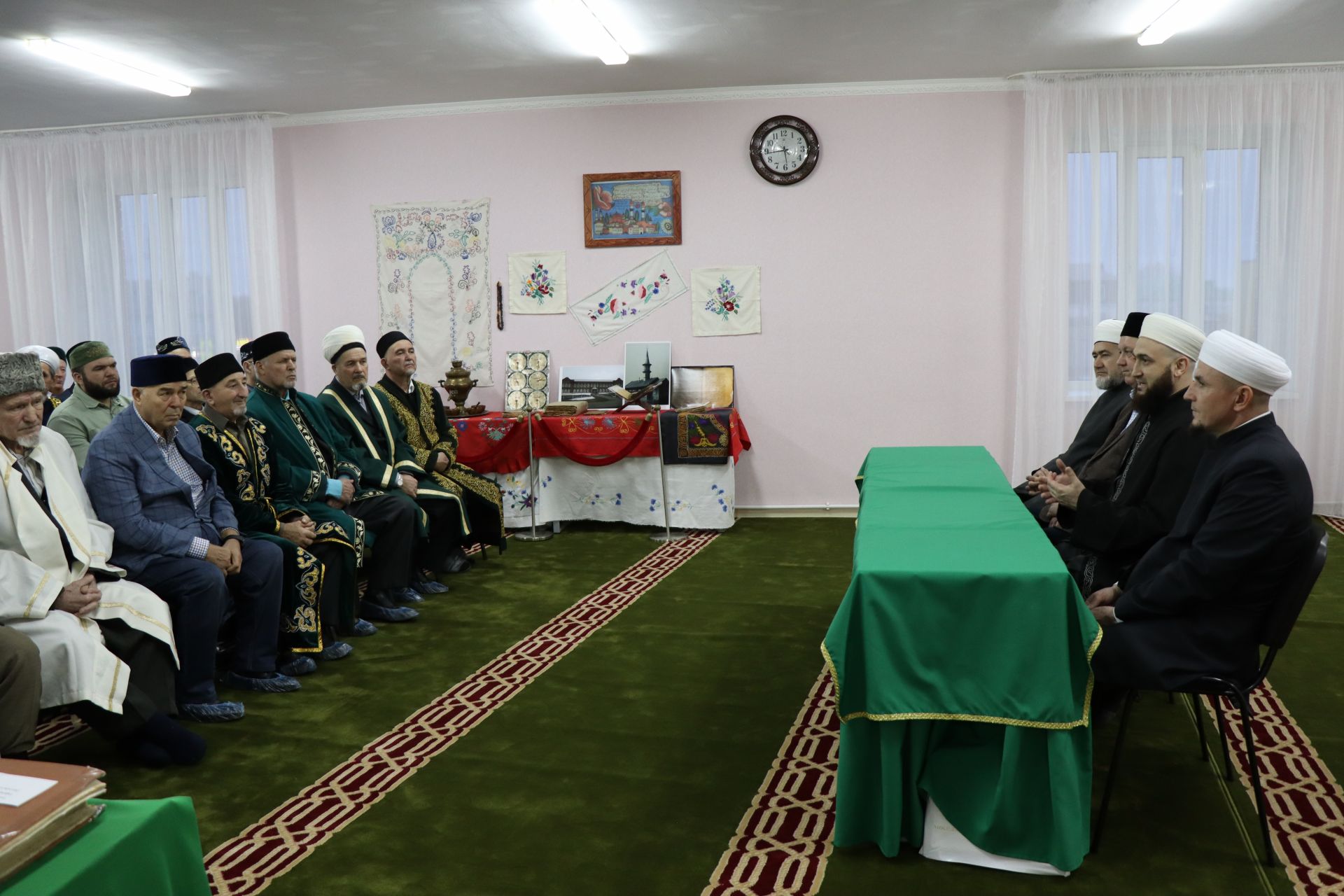 Глава района Алмаз Ахметшин провел ифтар для нурлатцев