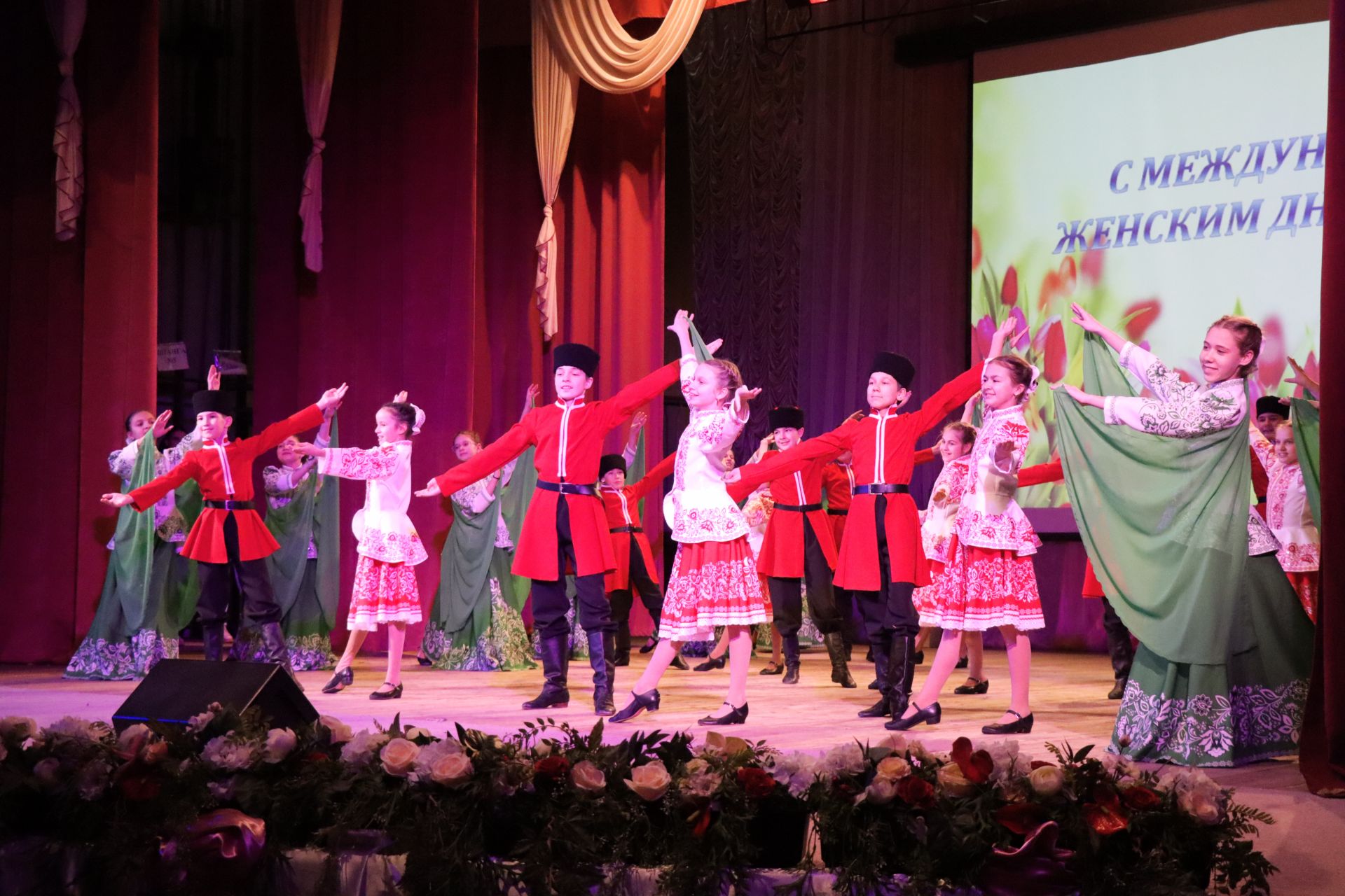 В Нурлате состоялся большой праздничный концерт, посвященный Международному женскому дню