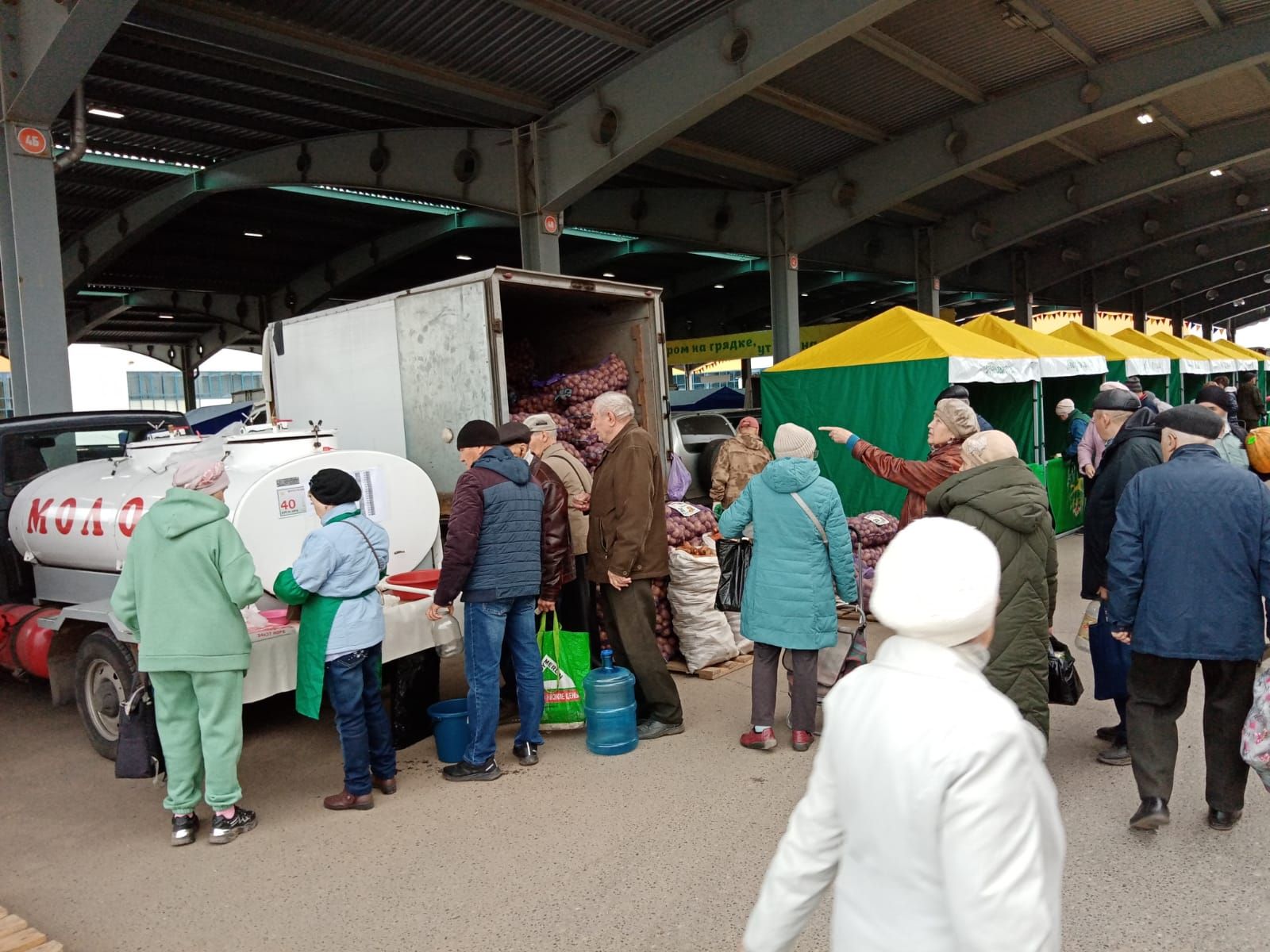 Сельхозпроизводители района представили свою продукцию на сельхозярмарках в Нурлате и в Казани