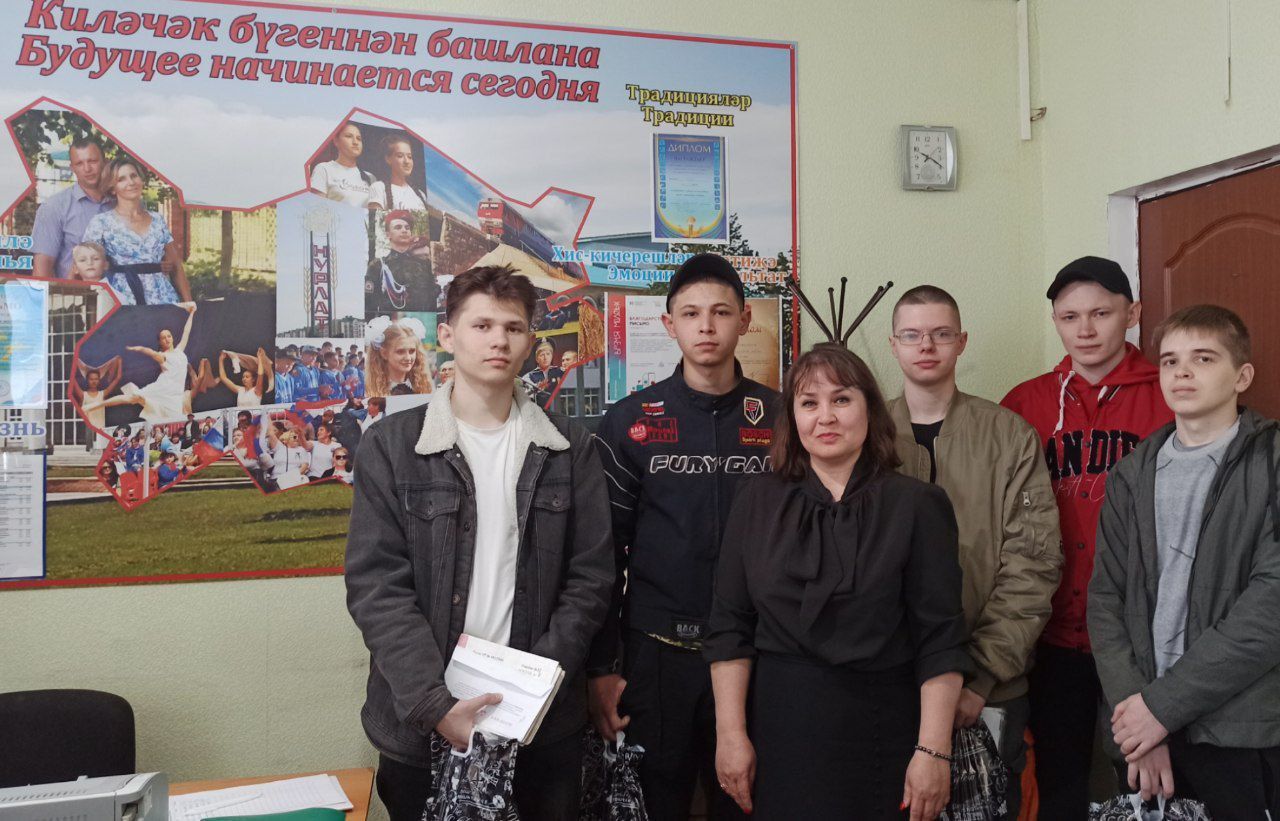 Нурлатским призывникам вручили подарочные наборы