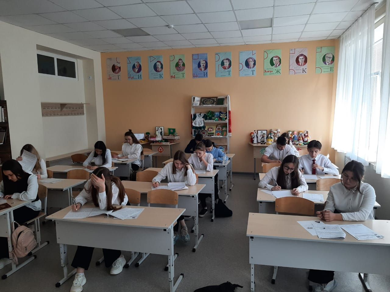 В Нурлате школьники сдали пробный экзамен по татарскому языку