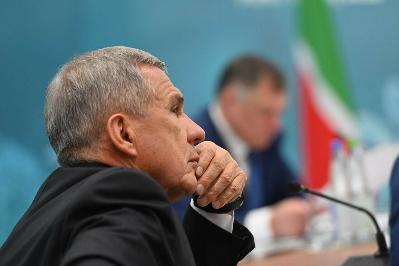 Раис Татарстана опубликовал фото с заседания оргкомитета перед KazanForum