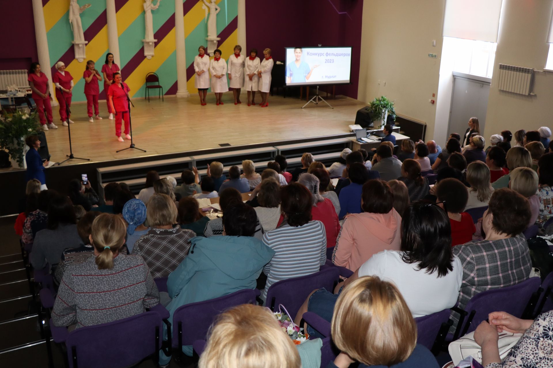 В Нурлате фельдшеры профессиональный праздник отмечают на сцене школы искусств