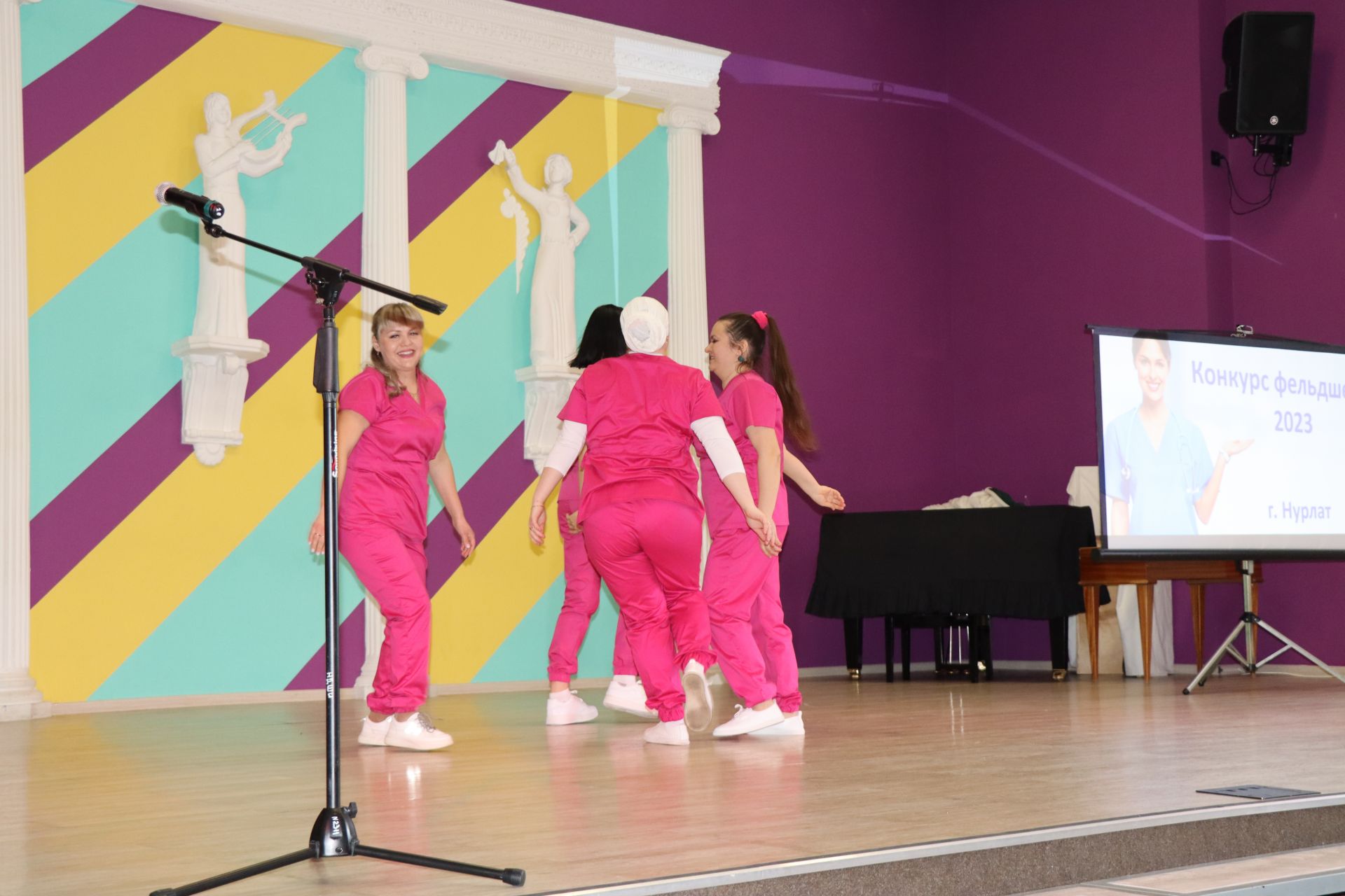 В Нурлате фельдшеры профессиональный праздник отмечают на сцене школы искусств