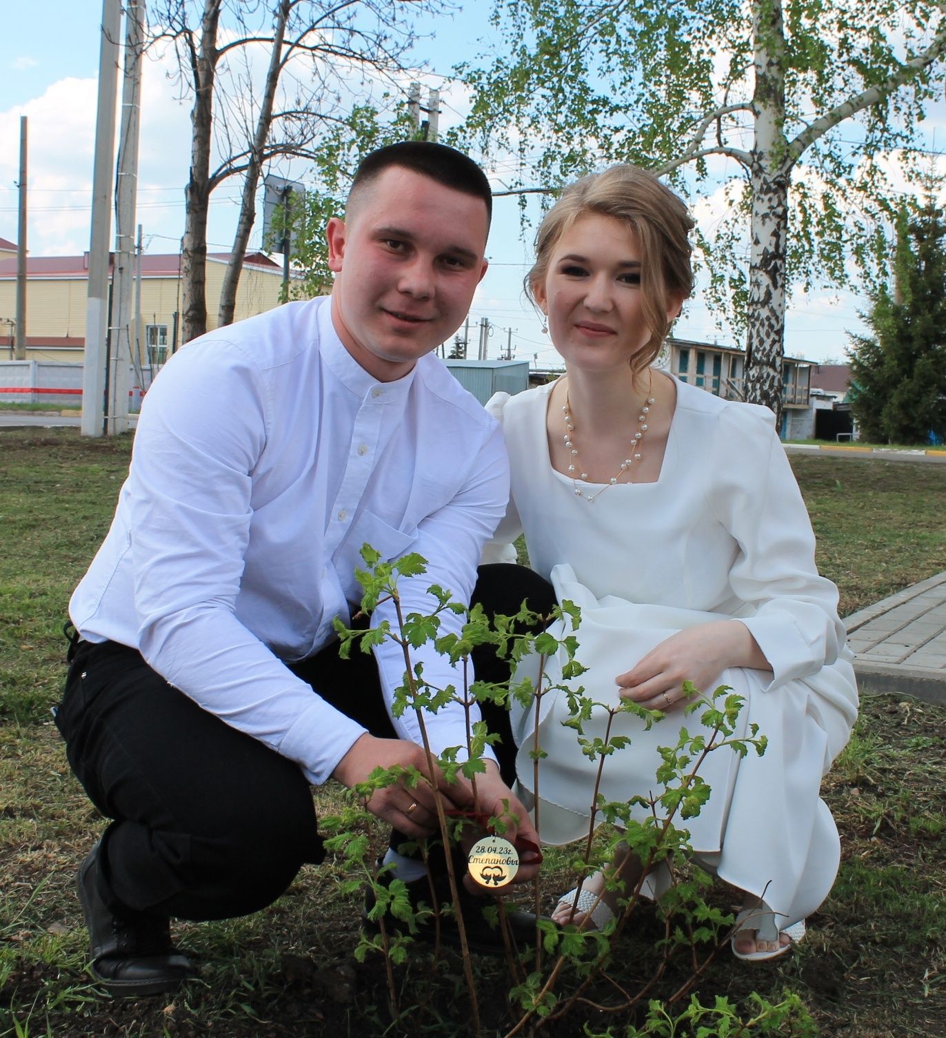 Нурлатские молодожены присоединиллись к акции «Дерево - любви»