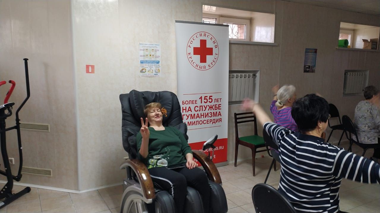 В Нурлате Центру долголетия передали массажное кресло
