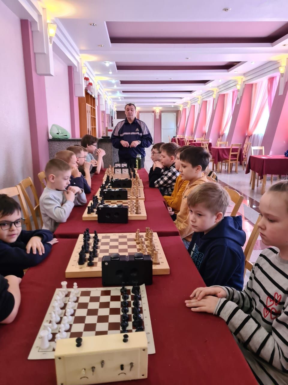 В Нурлате команды юных шахматистов встретились на товарищеском матче
