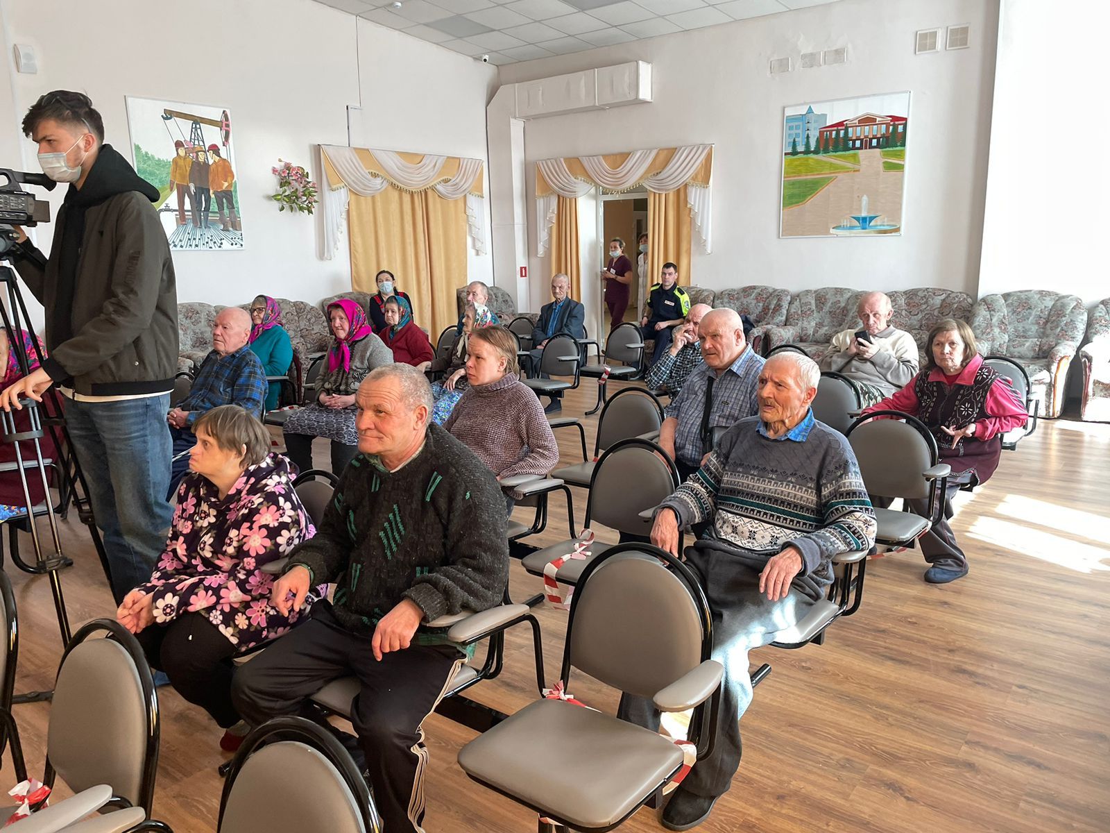 Нурлатские автоинспекторы встретились с жителями дома-интерната для престарелых