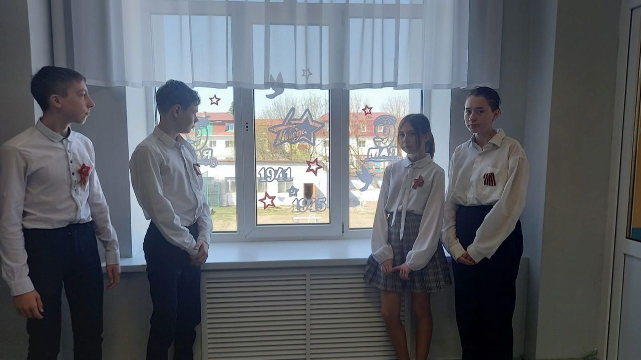 Нурлатские школьники присоединились к Всероссийской акции «Окна Победы»