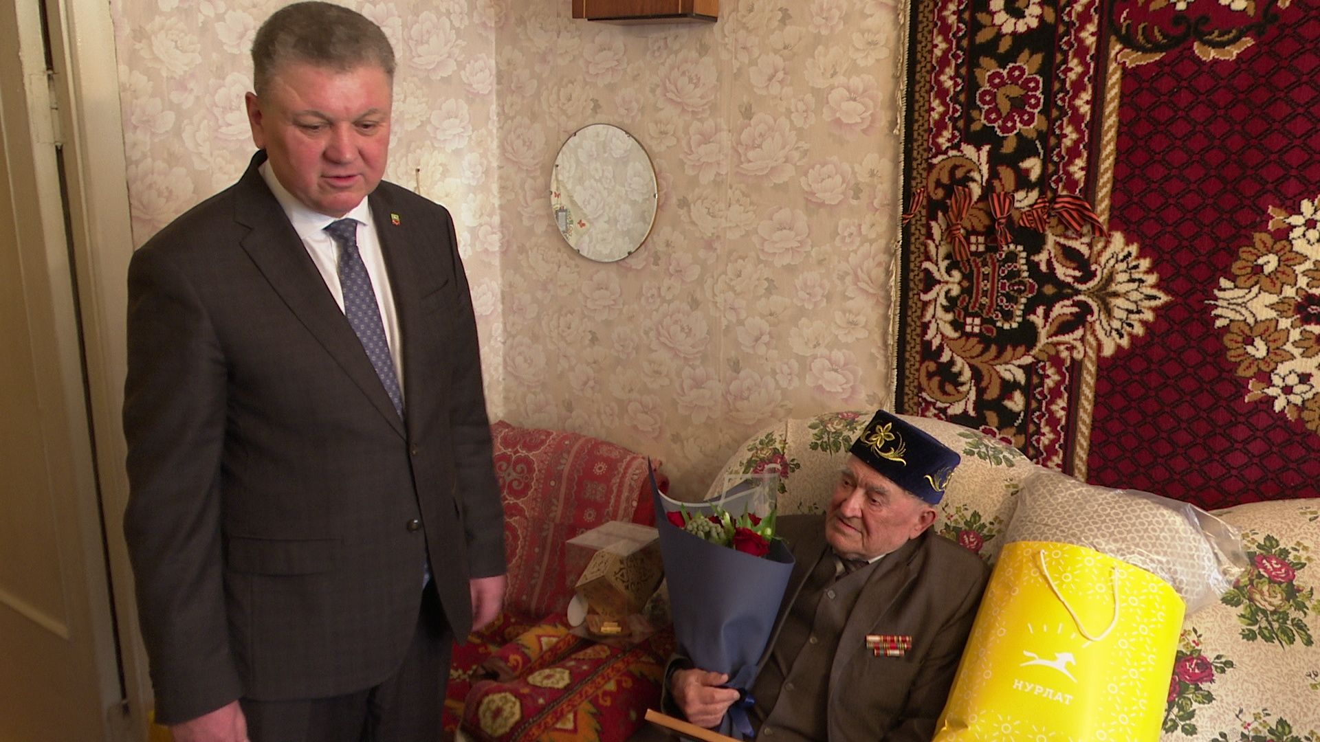 Глава района Алмаз Ахметшин поздравил с юбилеем Ислама Бахтиярова