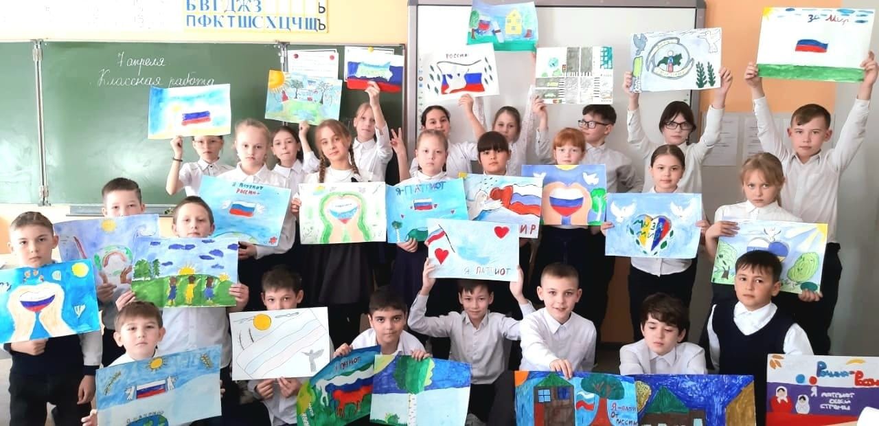 Нурлатские школьники приняли участие в республиканском конкурсе рисунков «Дети рисуют страну»