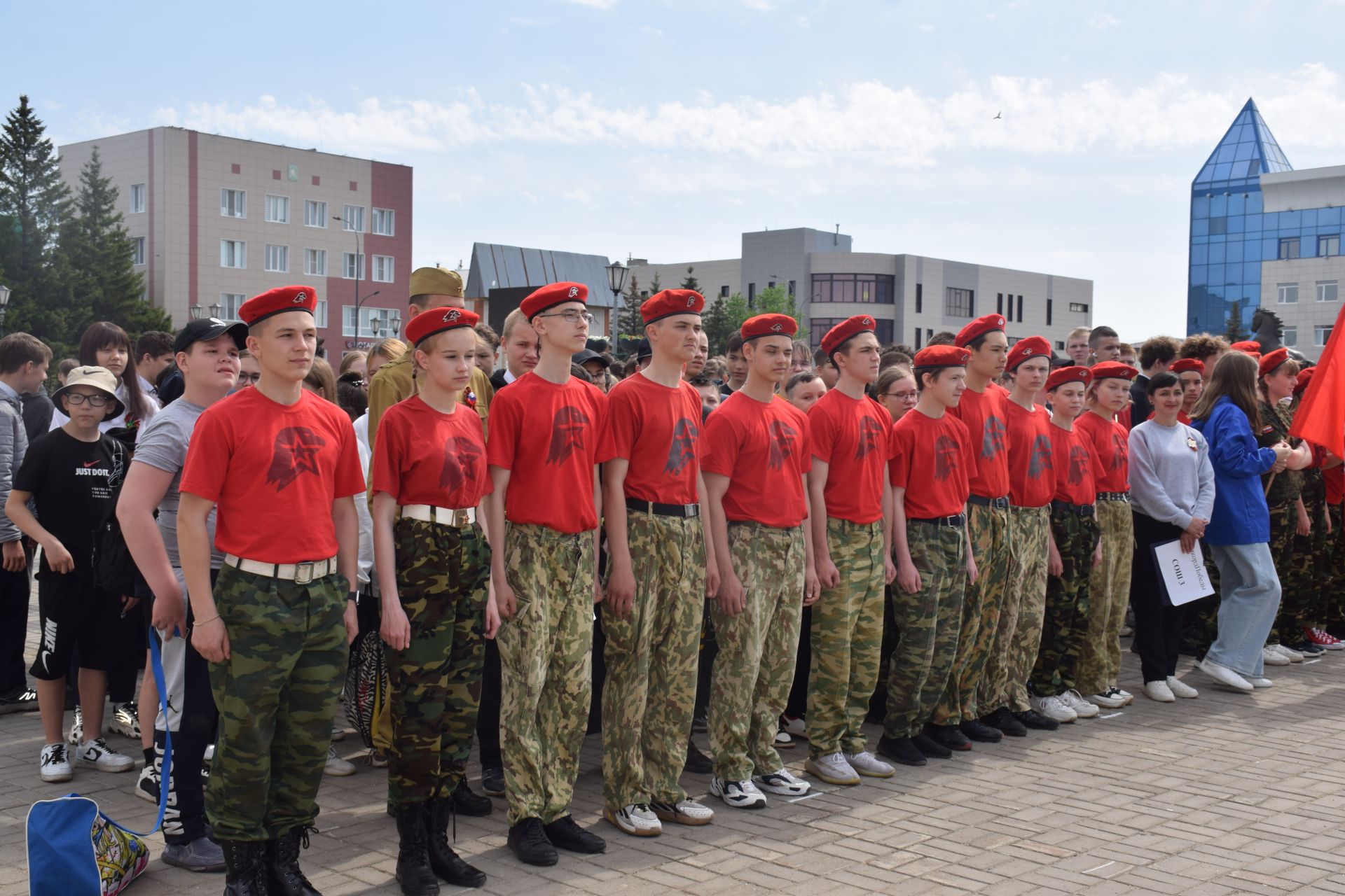 Нурлатских юнармейцев наградили медалями за участие в военном параде в День Победы