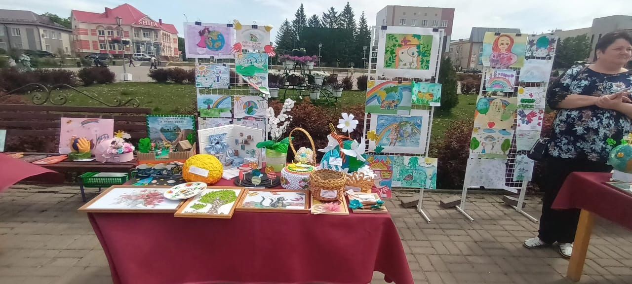 В Нурлате сегодня прошел муниципальный фестиваль детского творчества «Мир детства»