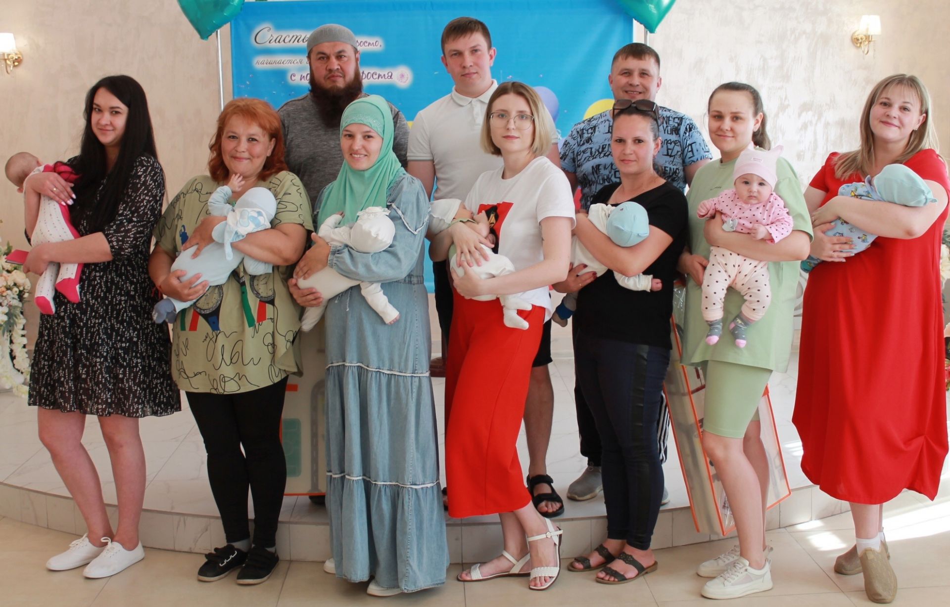 В Нурлатском районе продолжается акция «Подарок для новорожденного»