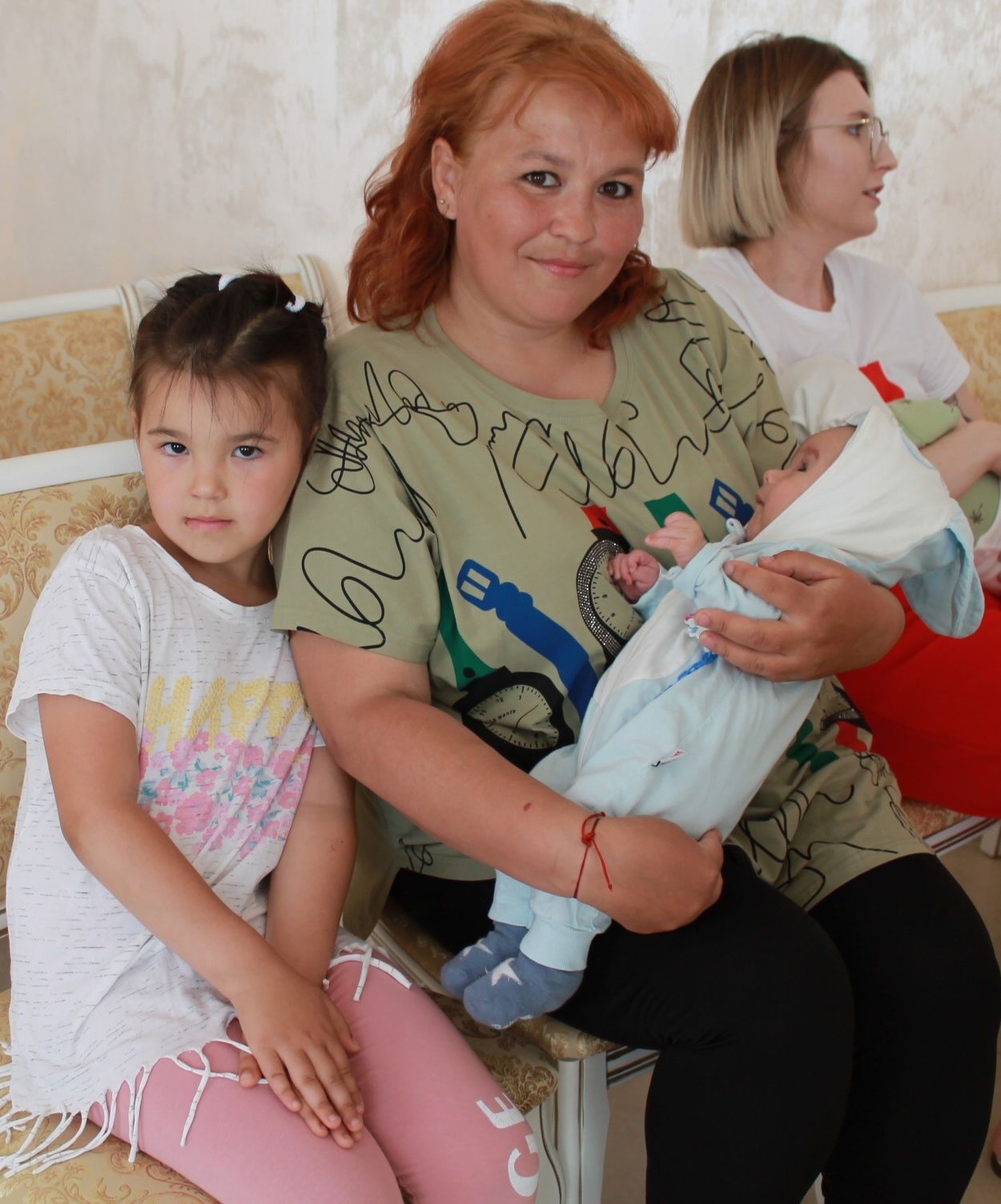 В Нурлатском районе продолжается акция «Подарок для новорожденного»