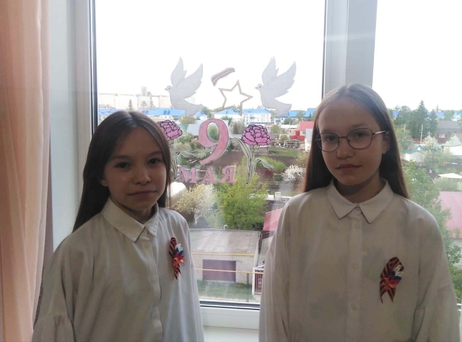 Учащиеся Нурлатской школы №3 поддержали акцию «Окна Победы»