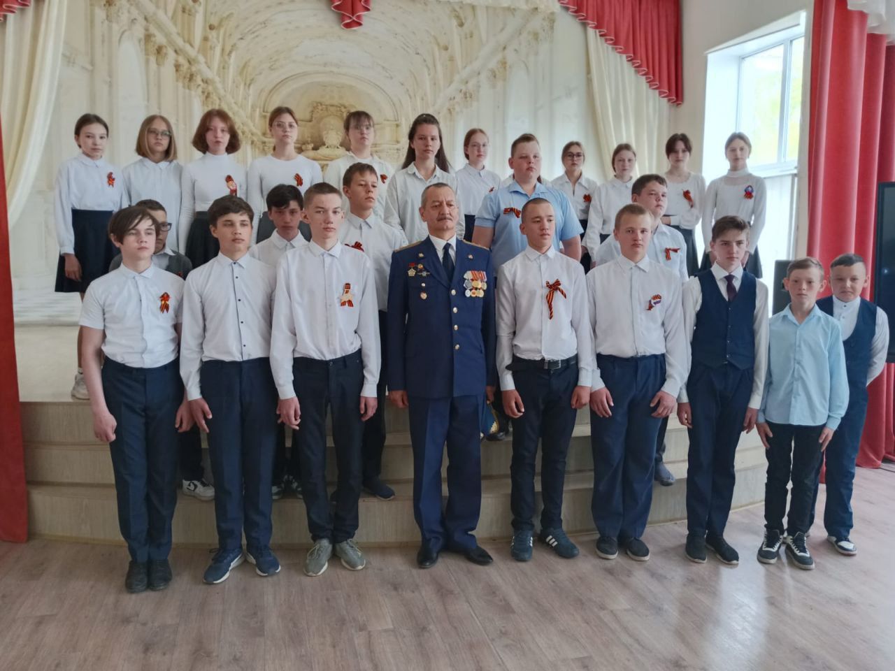 К нурлатским школьникам на «Урок мужества» пригласили воина-интернационалиста