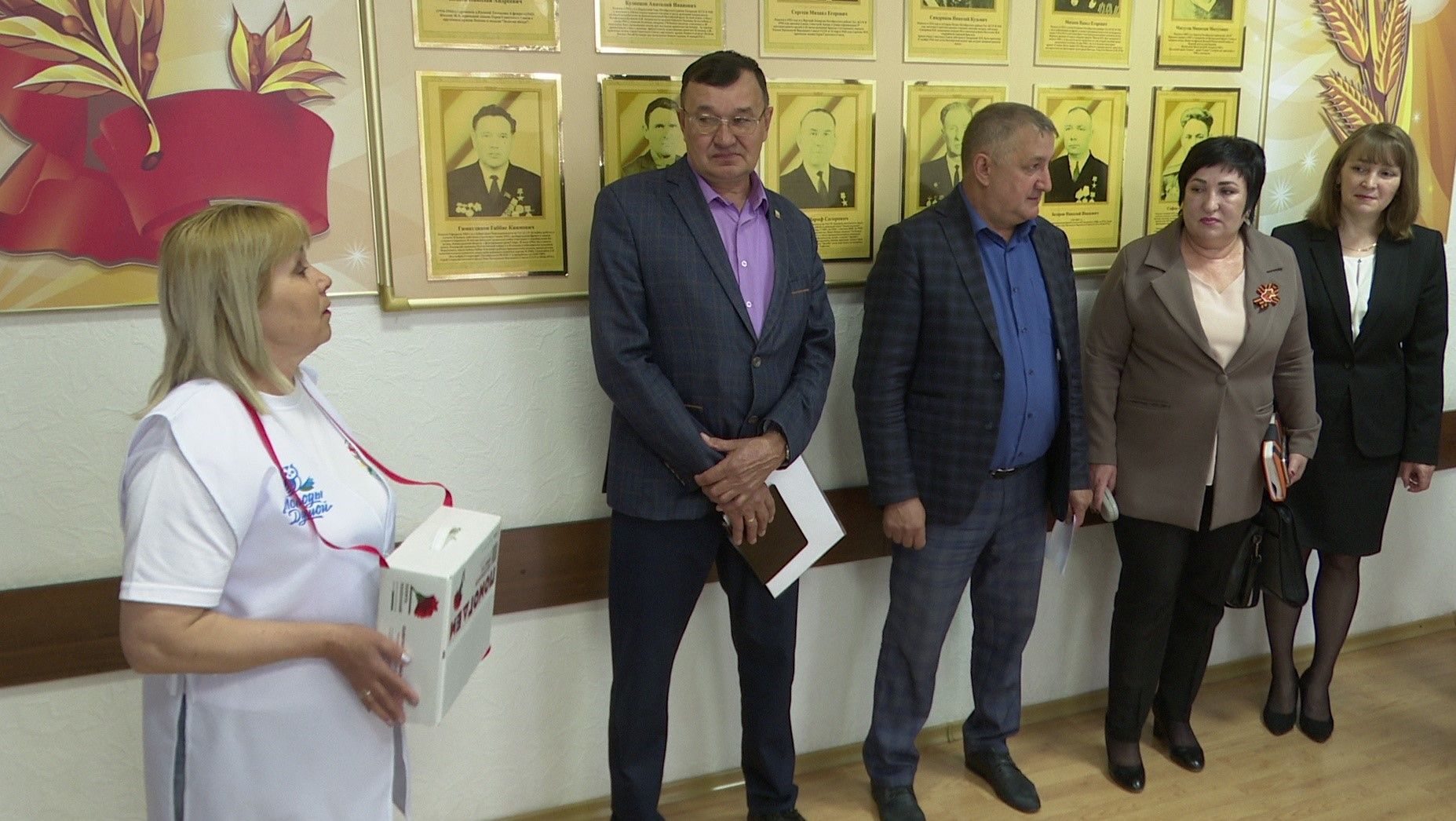 В Совете Нурлатского района прошла благотворительная акция «Красная гвоздика»
