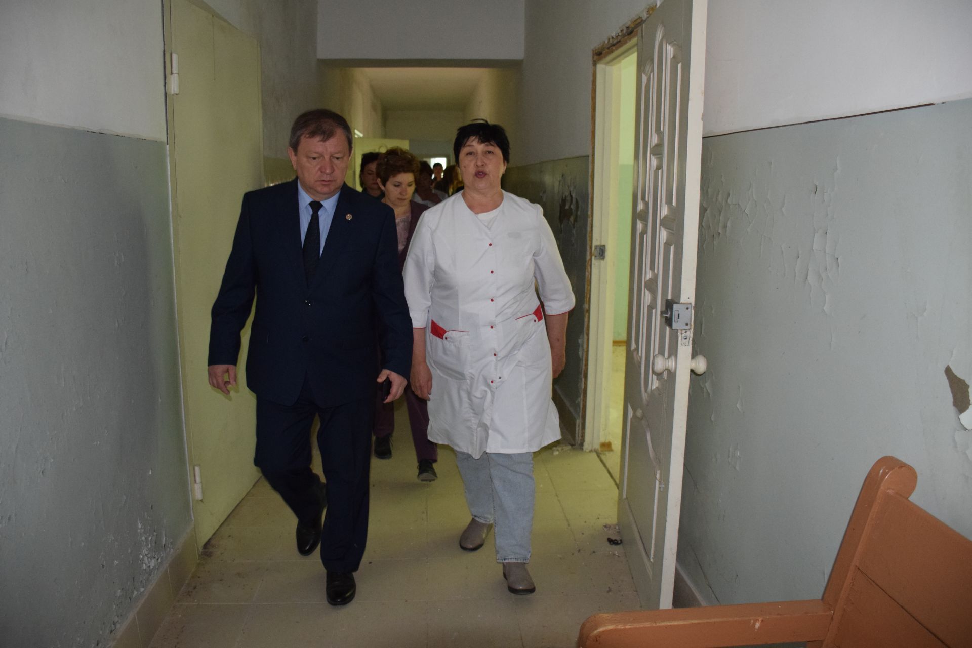 Дамир Ишкинеев ознакомился с ходом капремонта Чулпановской больницы