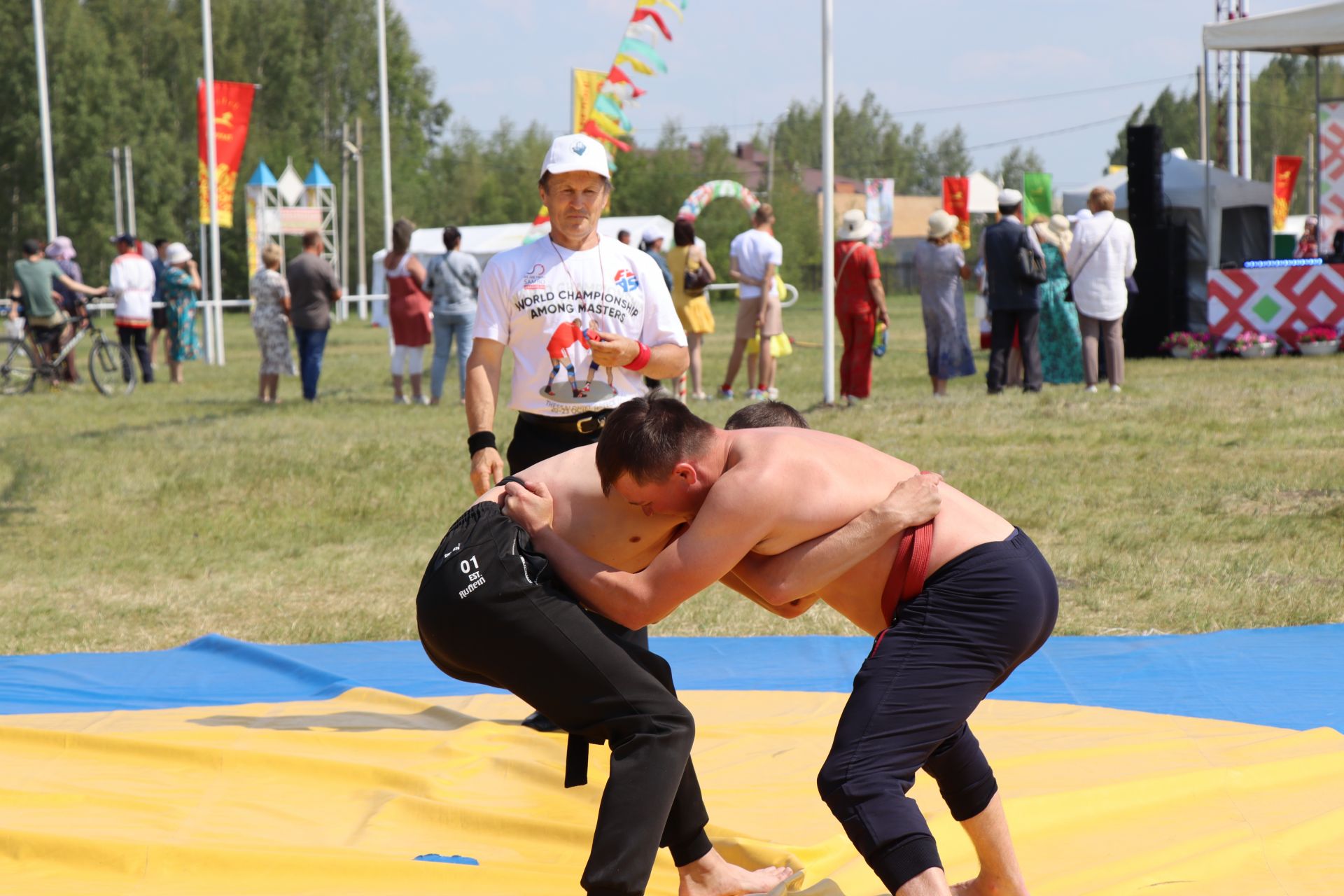 На нурлатском Уяве прошел традиционный турнир по чувашской борьбе на поясах