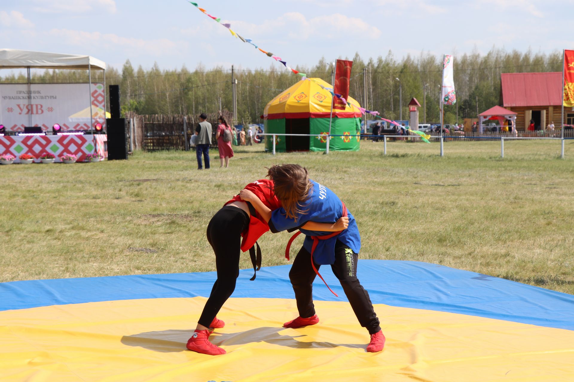 На нурлатском Уяве прошел традиционный турнир по чувашской борьбе на поясах